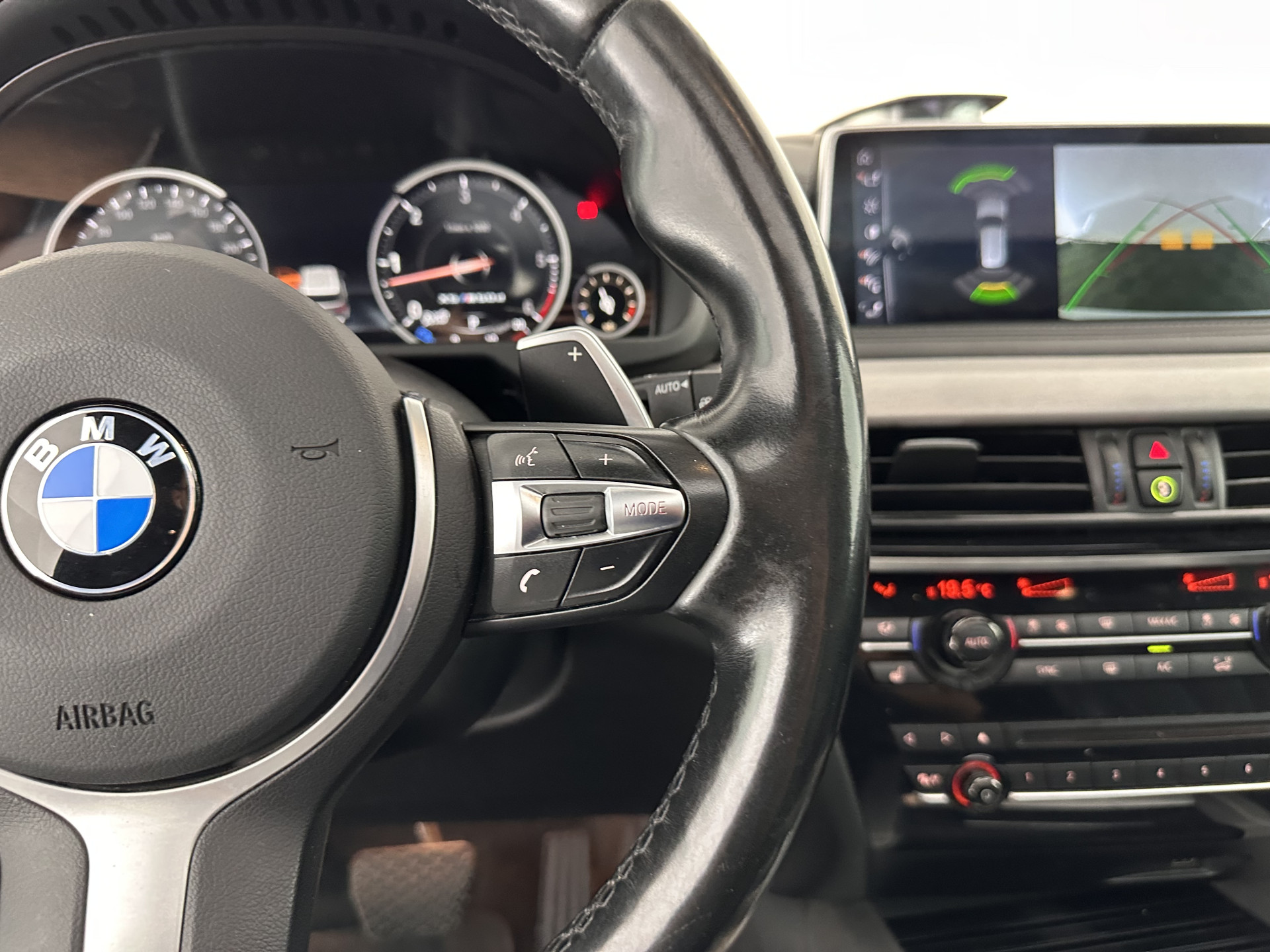 BMW X5 M50d M-Sportpack Aut. *PANO | HEAD-UP | LUXURY-LEATHER | ADAPTIVE-CRUISE | SOFT-CLOSE | BANG&OLUFSEN | TOP-VIEW | BLINDSPOT | NIGHT-VISION | MEMORY-PACK | DIGI-COCKPIT | HEATED-COMFORTSEATS | NAVI-FULLMAP |