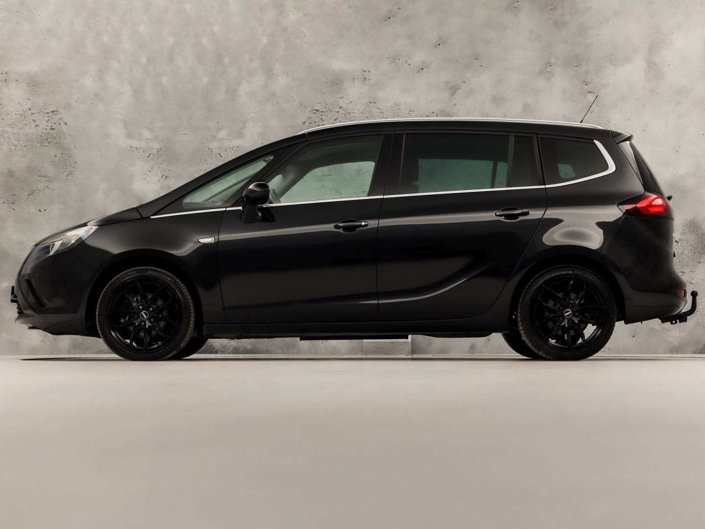 Opel Zafira Tourer 1.4 Sport 7 Persoons (AIRCO, GETINT GLAS, TREKHAAK, SPORTSTOELEN, LM VELGEN, PARKEERSENSOREN, CRUISE, NIEUWE APK, NIEUWSTAAT)