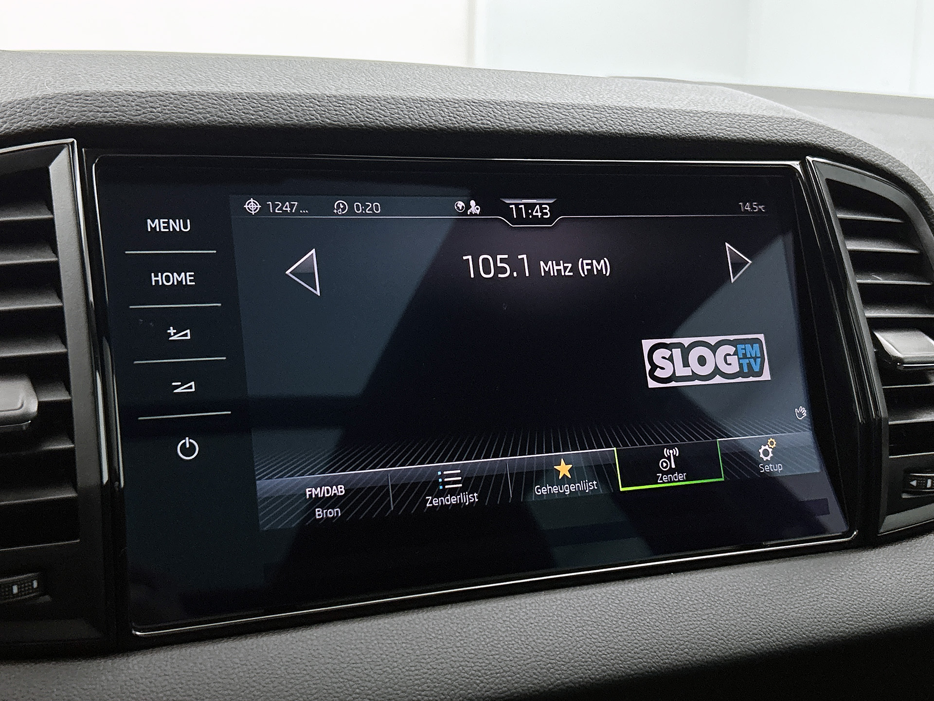 ŠKODA Karoq 1.5 TSI ACT Sportline Business | PANORAMADAK | 360 CAMERA | WINTERPACK | KEYLESS | NAVI | ELEKTR. ACHTERKLEP