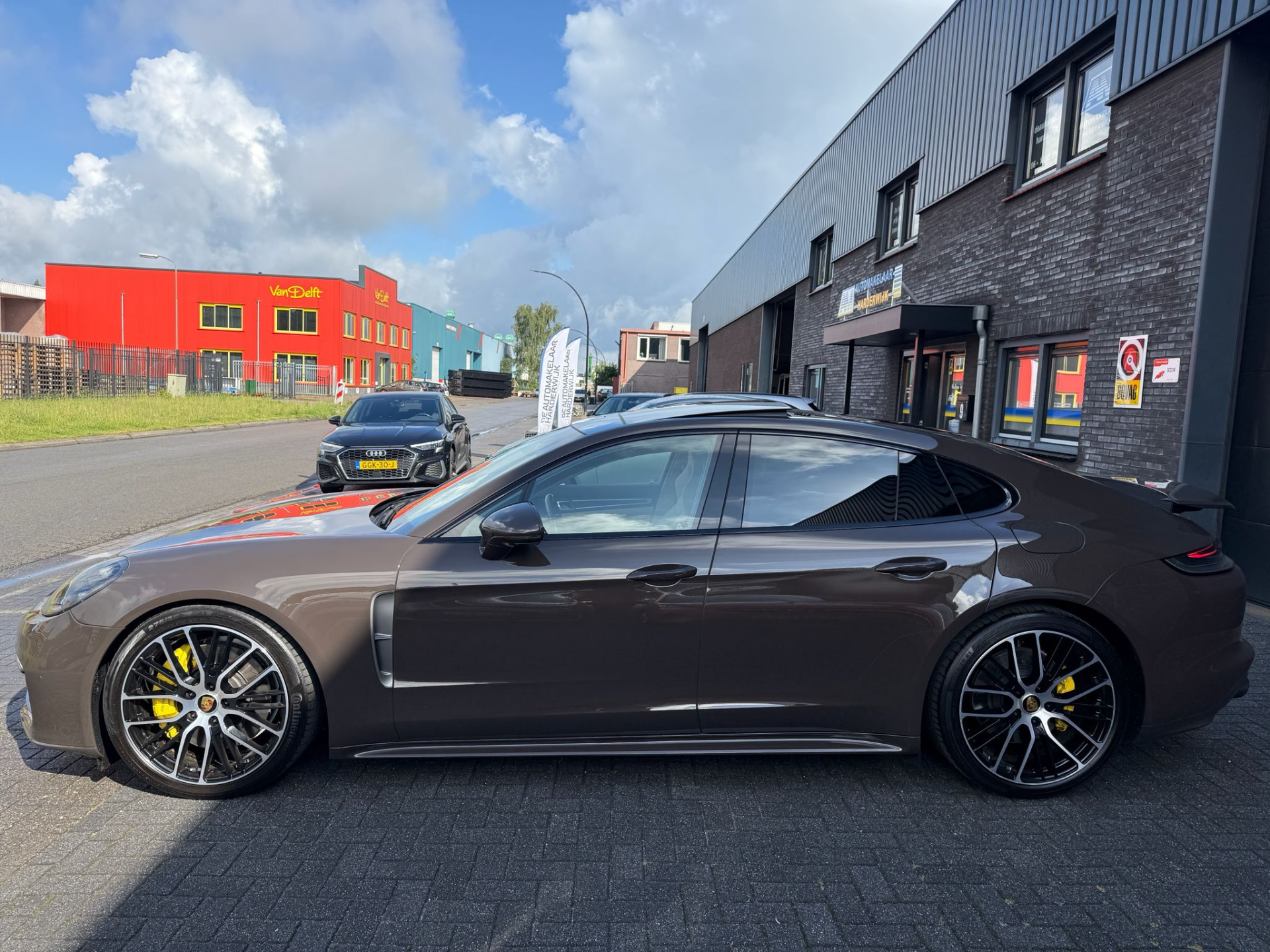Porsche Panamera 2.9 4 E-Hybrid Platinum Edition | 2E EIGENAAR | 3/6/12MND GARANTIE | ACC | PANO | HUD | CARPLAY | SFEER | 360 CAMERA | BOMVOL | SOFTCLOSE |