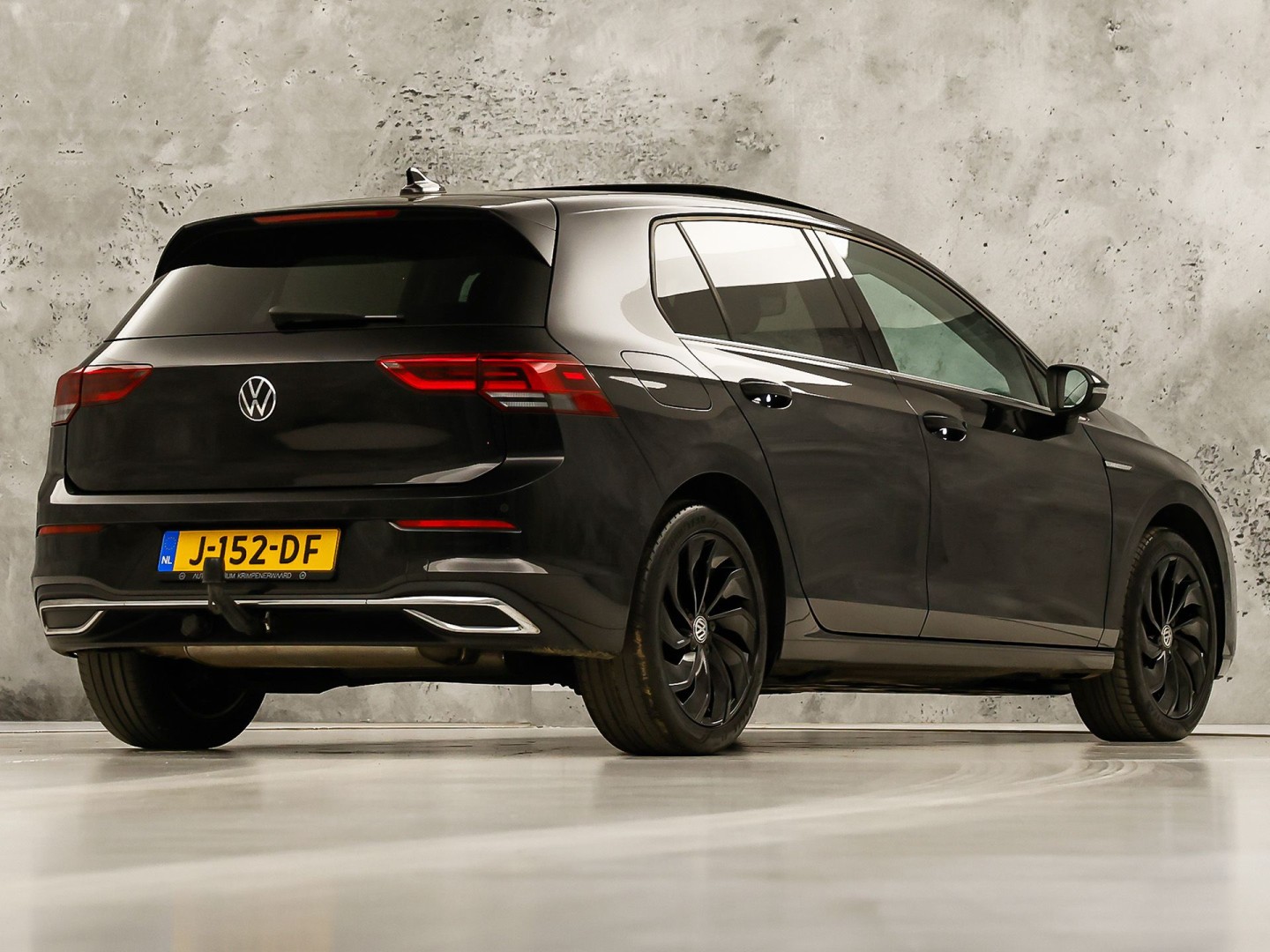 Volkswagen Golf 1.5 TSI Sport (PANORAMADAK, BLACK PACK, APPLE CARPLAY, GROOT NAVI, CAMERA, MEMORY SEAT, STOELVERWARMING, ALCANTARA, GETINT GLAS, TREKHAAK, NIEUWSTAAT)