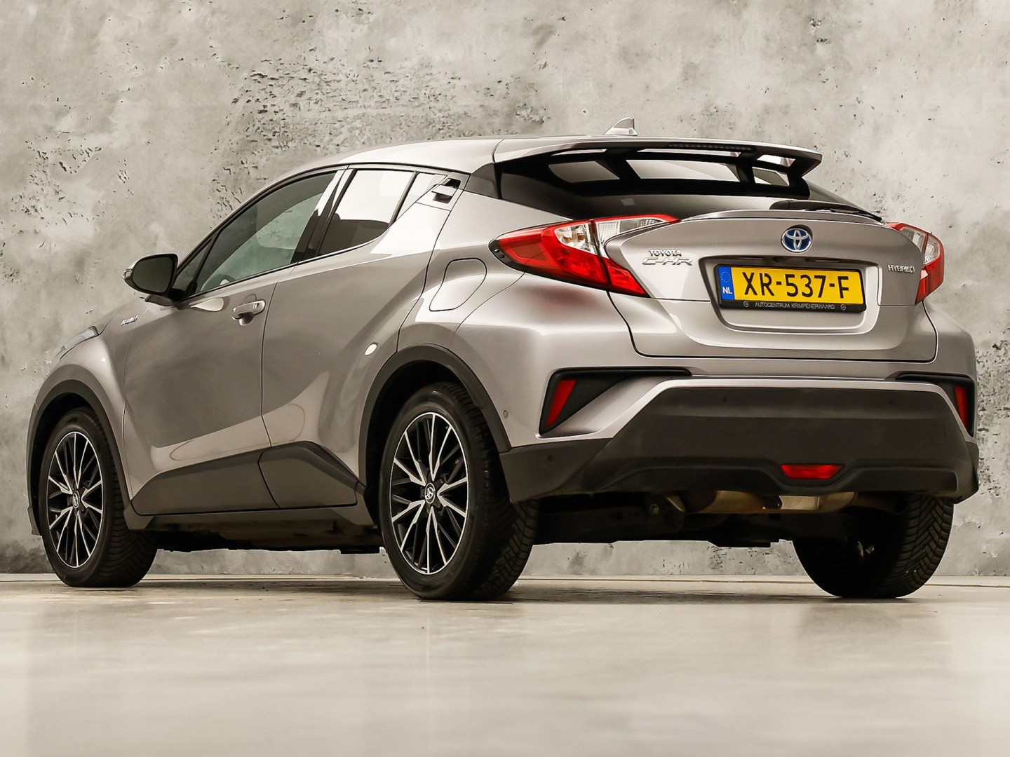 Toyota C-HR 1.8 Hybrid Sport Automaat (NAVIGATIE, CAMERA, STUUR/STOELVERWARMING, GETINT GLAS, SPORTSTOELEN, ADAPTIVE CRUISE, KEYLESS, NIEUWSTAAT)