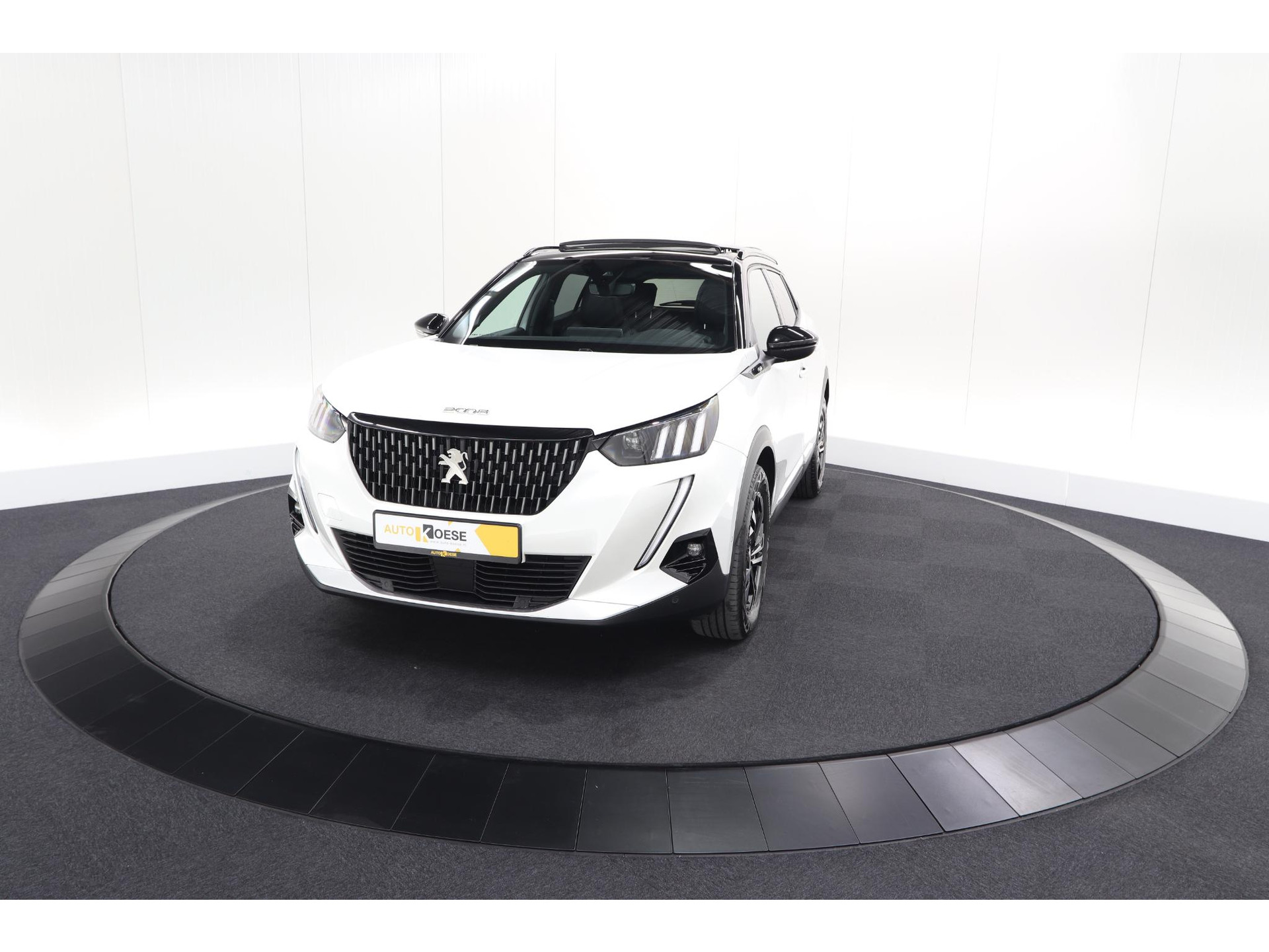 Peugeot 2008 PureTech 130 GT | Elektrisch Panoramadak | Camera | Dodehoekdetectie | Navigatie