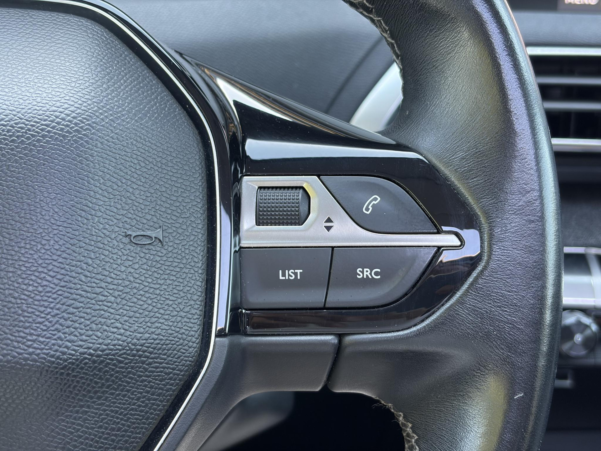 Peugeot 3008 1.2 PureTech Allure Distributieriem vv in 2025 l Pano l 360° Camera l Carplay l Dealer Onderhouden l Navi l Halfleder l Pdc l Keyless l 131pk l 6 Bak l Apk tot 12-2026