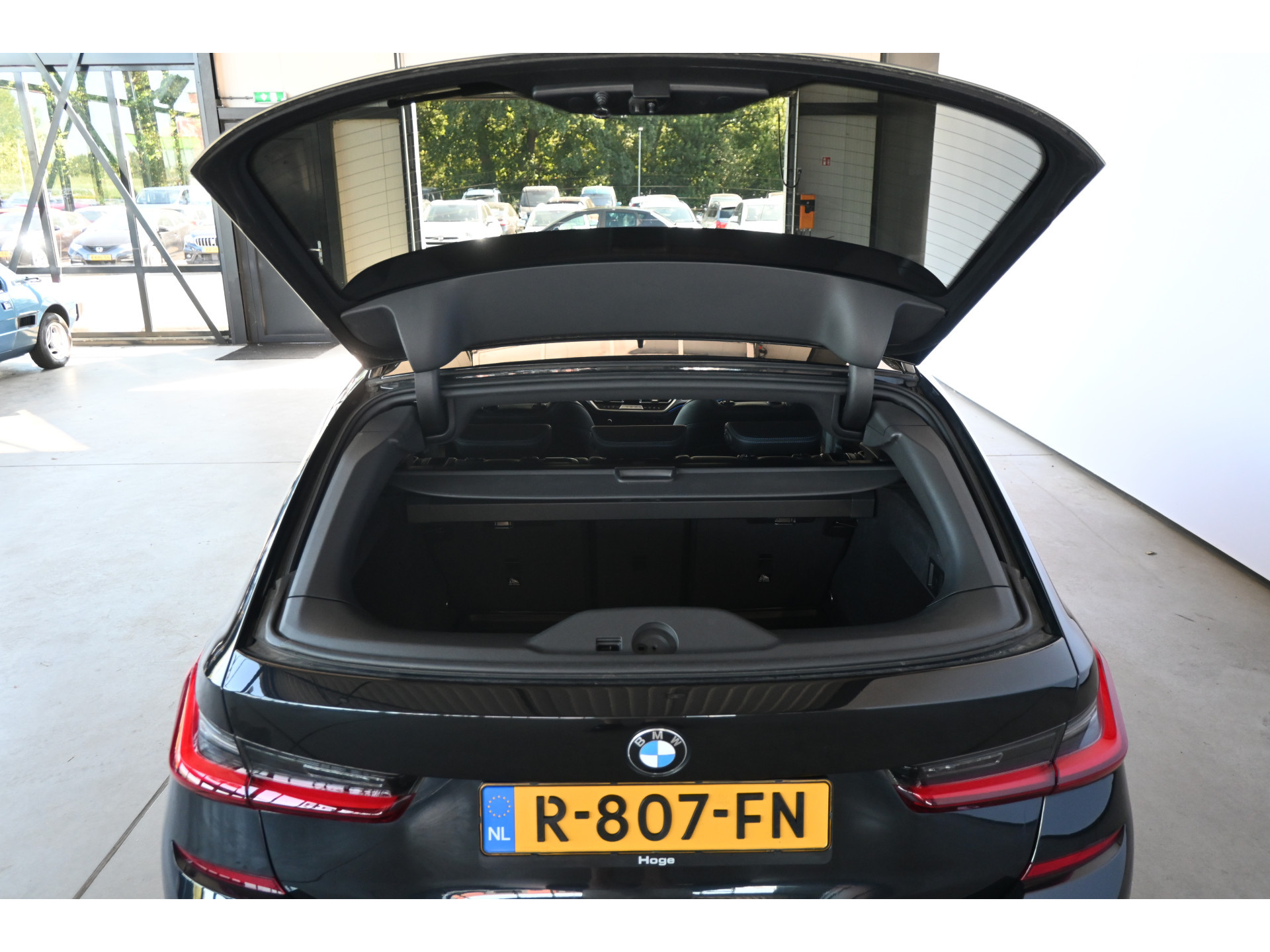 BMW 3-serie Touring 320i Automaat Business Edition Plus M-Pakket Navigatie LED Panoramadak Goed Onderhouden! Inruil Mogelijk!