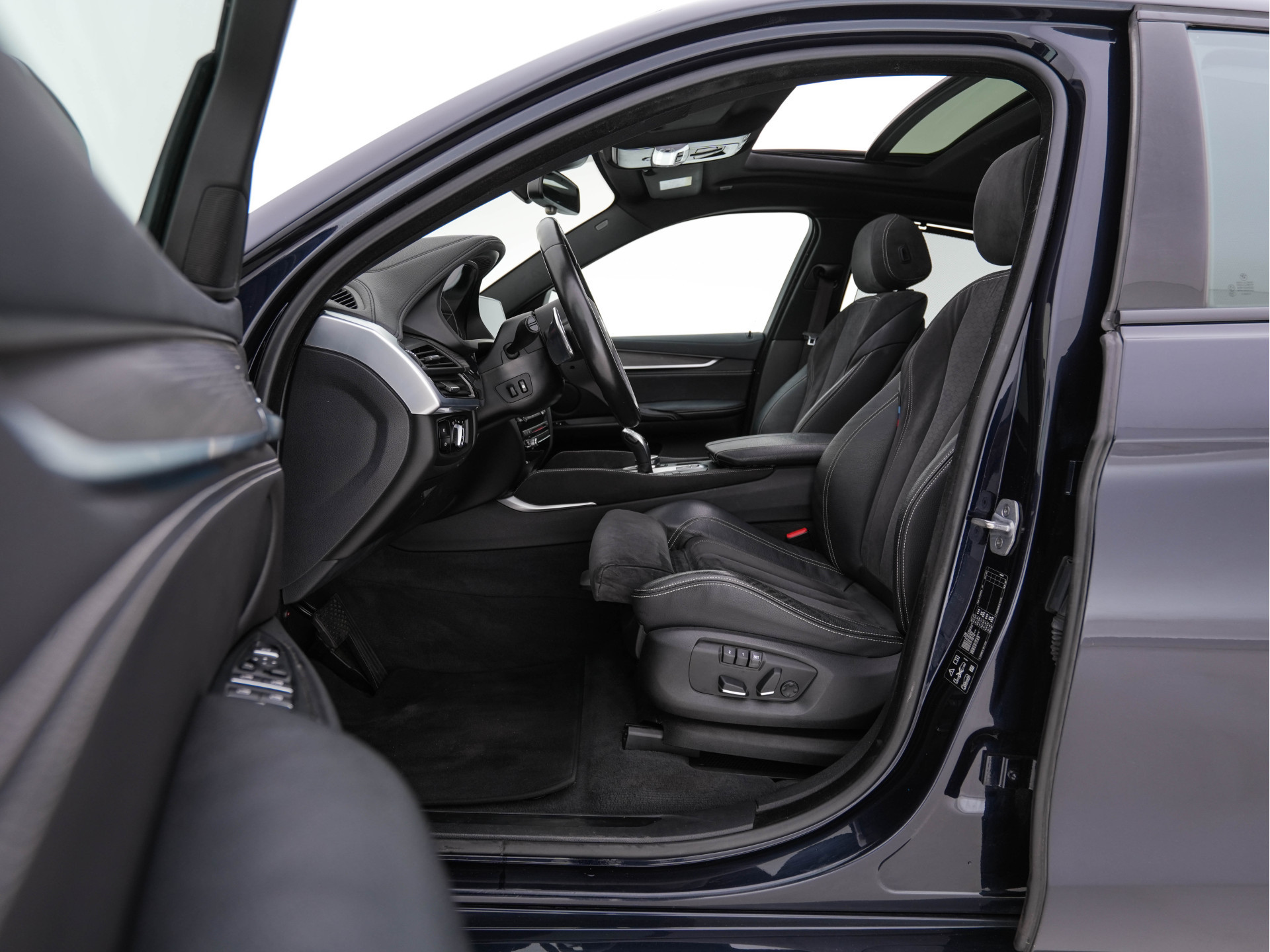 BMW X6 xDrive30d High Executive Design-Edition-Extravagance Aut. *PANO | LEATHER-ALCANTARA | FULL-LED | MEMORY-PACK | HEAD-UP | HIFI-SOUND | KEYLESS | DAB+ | BLIND-SPOT | CAMERA | HEATED-SPORTSEATS | SHIFTPADDLES | SOFTCLOSE | TOWBAR | 20''ALU*