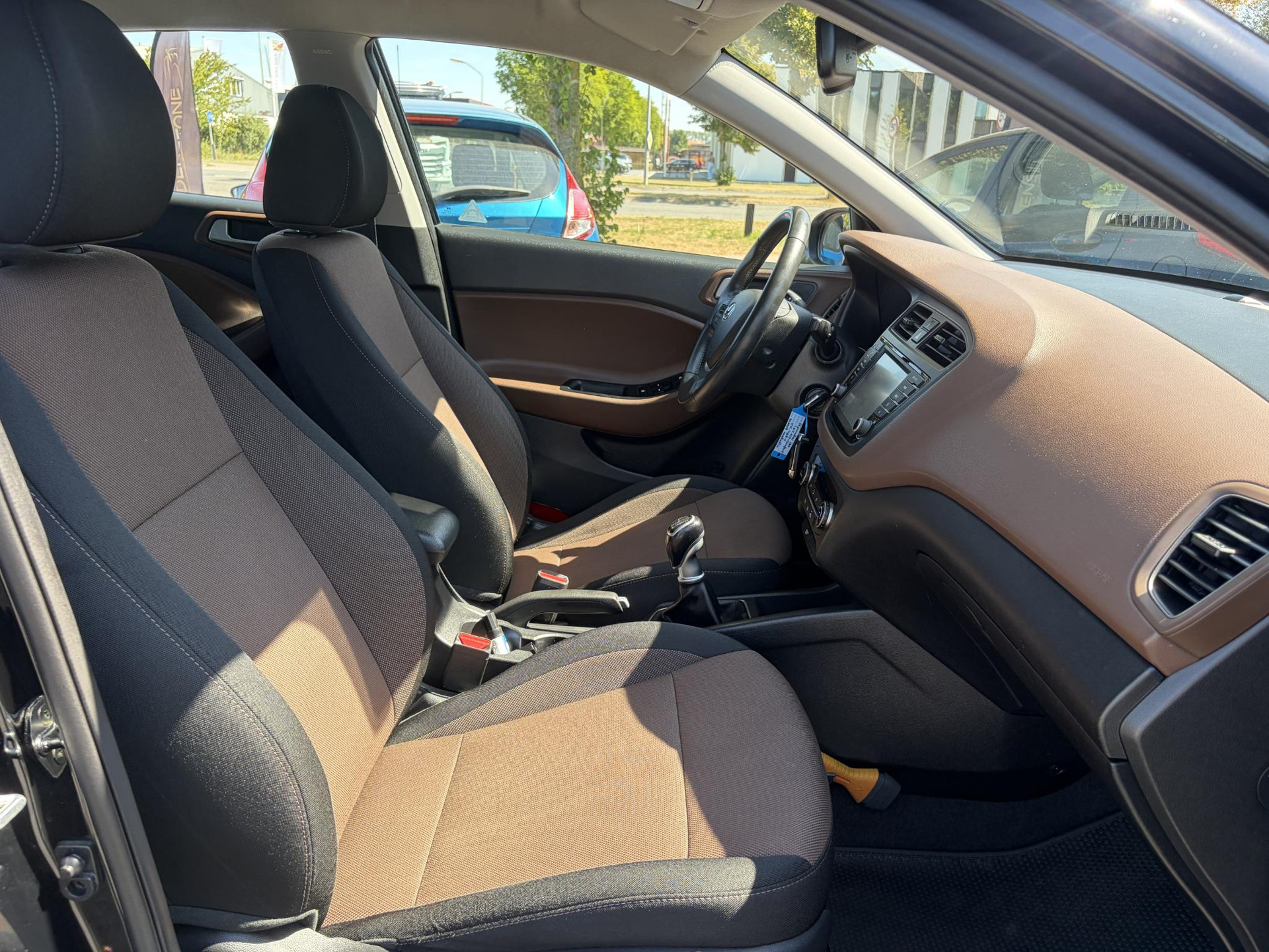 Hyundai i20 1.0 T-GDI Comfort 2e Eigenaar l Trekhaak l Navi l Camera l Carplay l Clima l Cruise l Rijstrooksensor l Pdc l N.A.P l Apk tot 05-2027