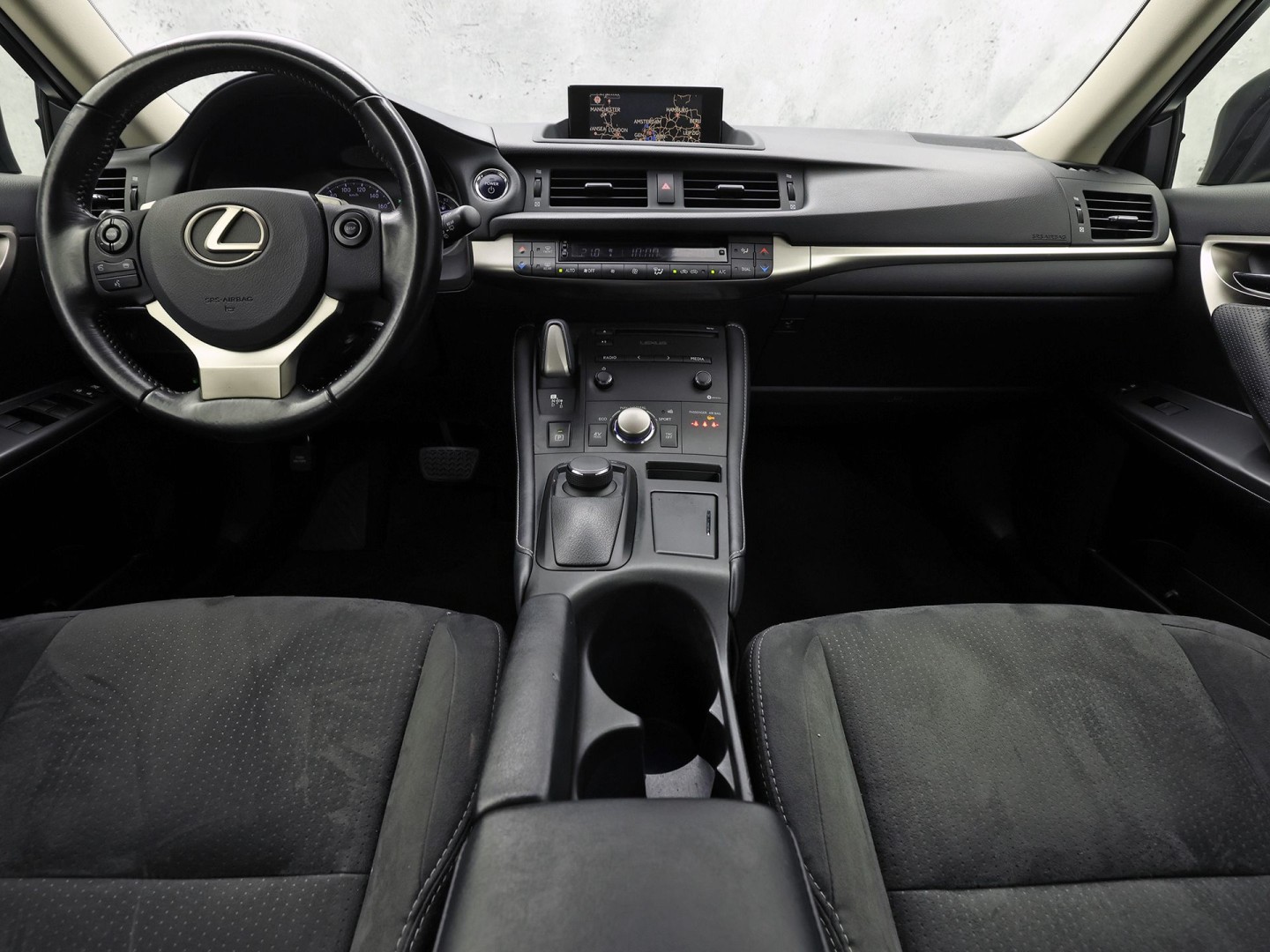 Lexus CT 200h Business Launch Edition Automaat (NAVIGATIE, CAMERA, ALCANTARA, SPORTSTOELEN, KEYLESS, ADAPTIVE CRUISE, NIEUWSTAAT)