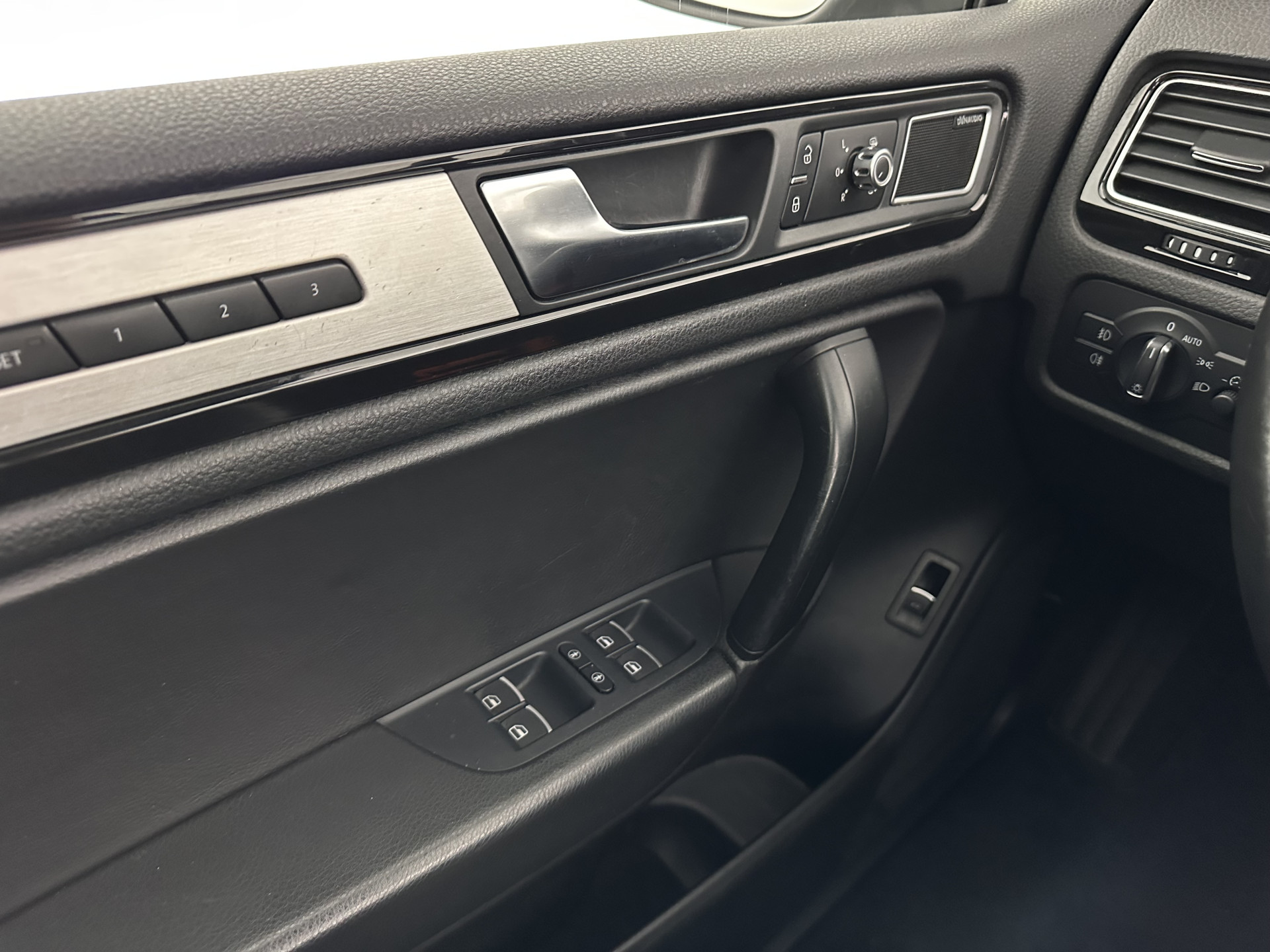 Volkswagen Touareg 3.0 TDI Highline Aut. *PANO | LEATHER | XENON | MEMORY-PACK | DYNAUDIO | NAVI-FULLMAP | AIRSUSPENSION | CAMERA | SHIFTPADDLES | ECC | PDC | CRUISE | TOWBAR | DAB | 18''ALU*