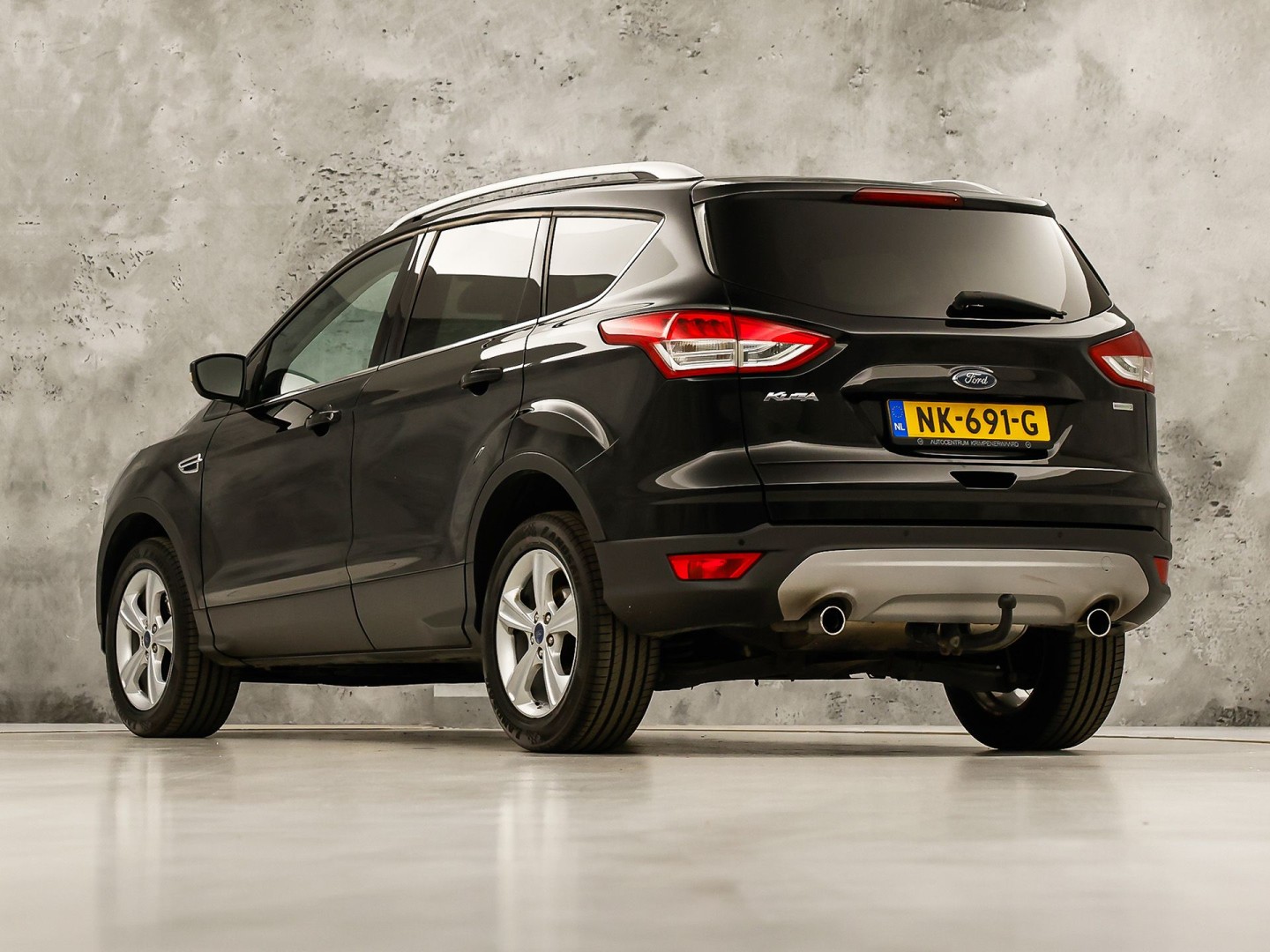 Ford Kuga 1.5 Titanium Sport 150Pk (NAVIGATIE, CLIMATE, STOELVERWARMING, TREKHAAK, GETINT GLAS, SPORTSTOELEN, PARKEERSENSOREN, CRUISE, NIEUWSTAAT)