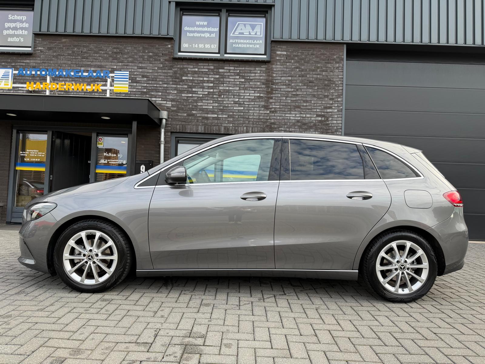 Mercedes-Benz B-klasse 180 Business Solution AMG | 1E EIGENAAR | 3/6/12MND GARANTIE | LEDER | LED | AUTOMAAT | DAB | CARPLAY | CRUISE | CLIMA | STOELVERWM. |