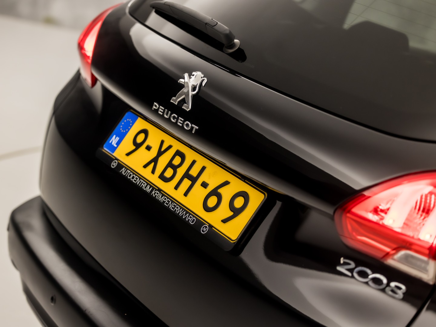 Peugeot 2008 1.2 VTi Sport (PANORAMADAK, NAVIGATIE, PARKEERSENSOREN, SPORTSTOELEN, CRUISE, NIEUWE APK, NIEUWSTAAT)