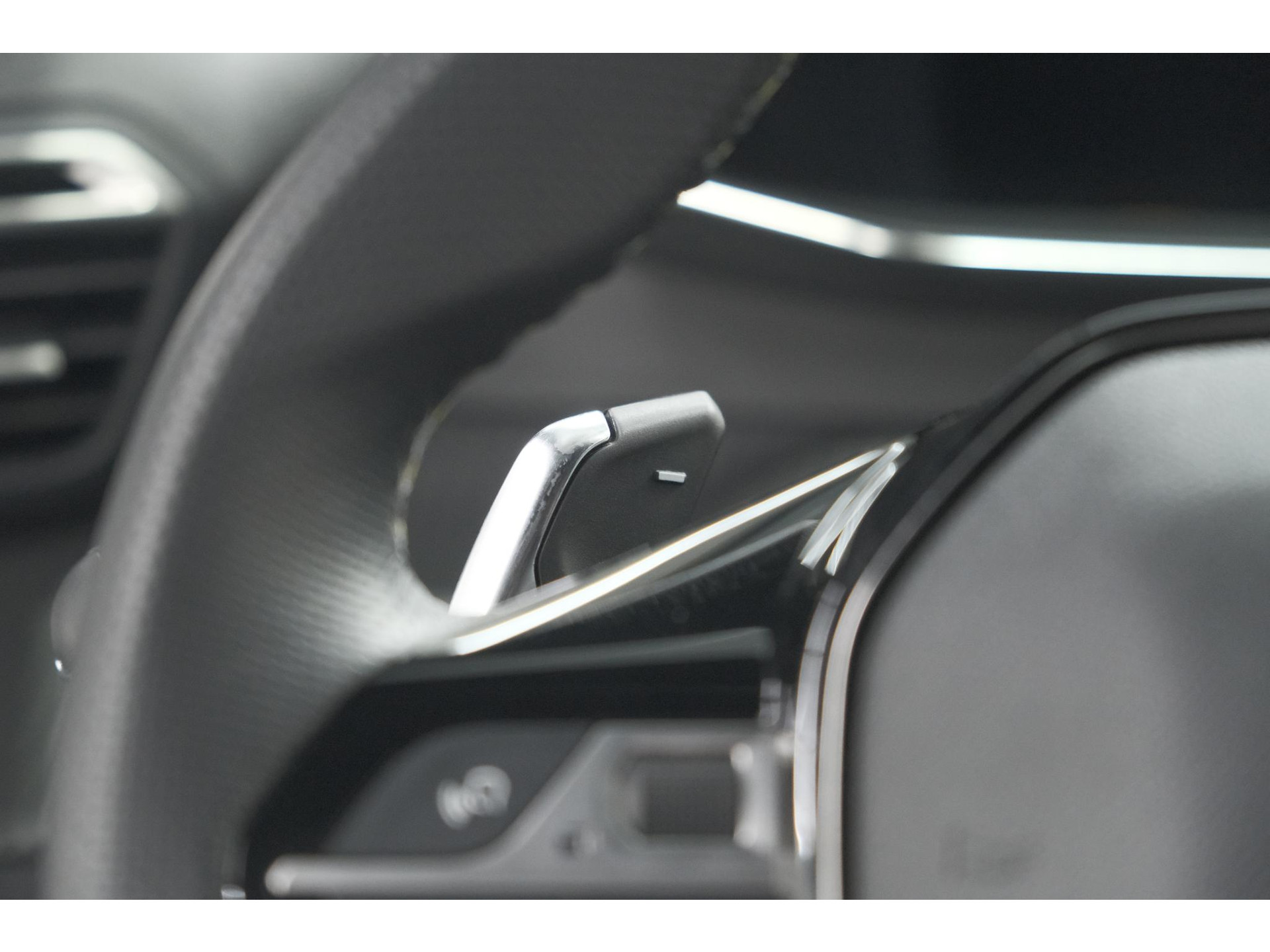 Peugeot 208 Hybrid 136 e-DCS6 GT | Camera | Apple Carplay & Android Auto | Parkeersensoren