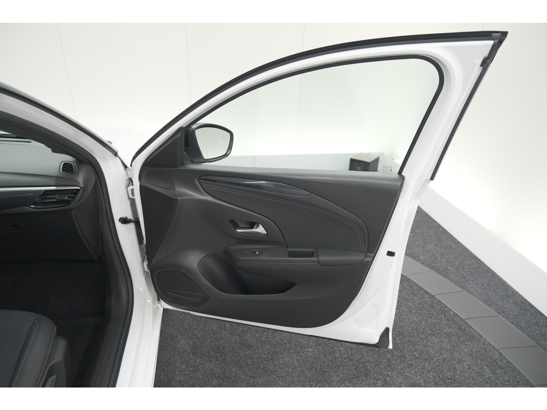 Opel Corsa 1.2 Turbo 100 Ultimate | Panoramadak | Camera | Dodehoekdetectie | Apple Carplay