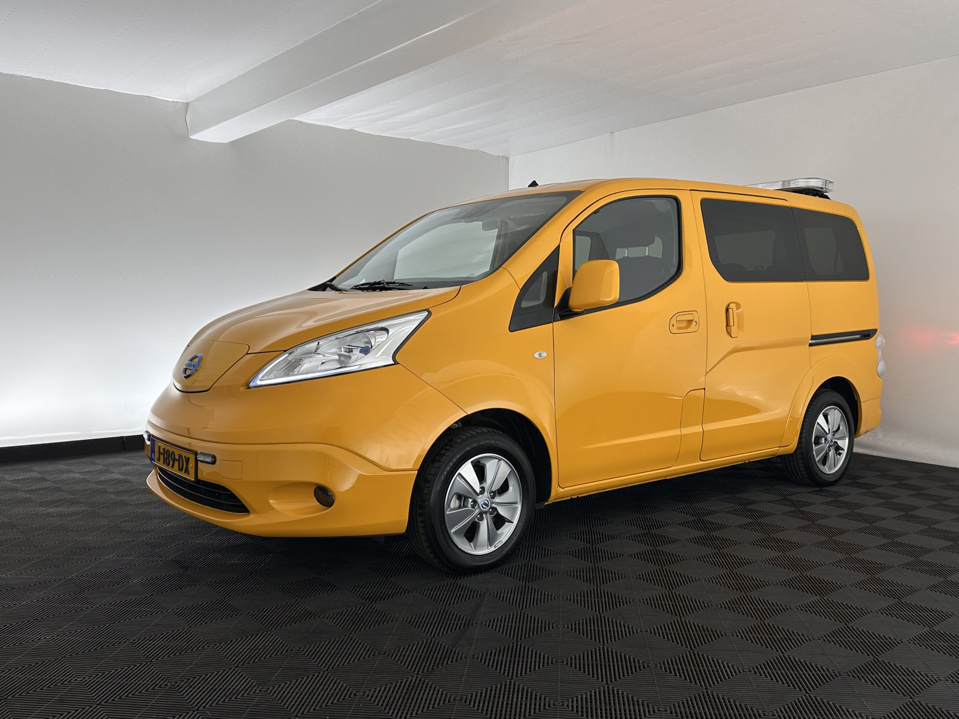 Nissan e-NV200 Evalia 40 kWh Connect Edition [ 7-Pers. ] {SOH-95%} (INCL-BTW) *NAVI-FULLMAP | CAMERA | HEATED-COMFORTSEATS | DAB | PRIVACYGLASS | ECC | CRUISE | 15''ALU*