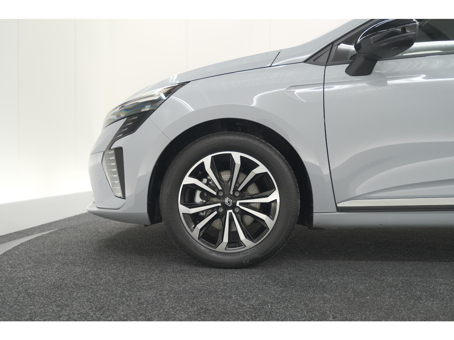 Renault Clio 1.6 E-Tech Full Hybrid 145 techno | 360 Camera | Adaptieve Cruise Control | Dodehoekdetectie | 9.3 Inch Groot Scherm