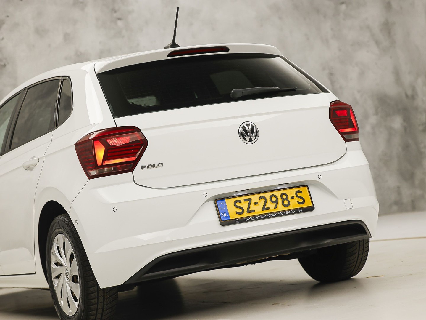 Volkswagen Polo 1.0 TSI Sportline Automaat (APPLE CARPLAY, GROOT NAVI, GETINT GLAS, ADAPTIVE CRUISE, SPORTSTOELEN, PARKEERSENSOREN, NIEUWE APK, NIEUWSTAAT)
