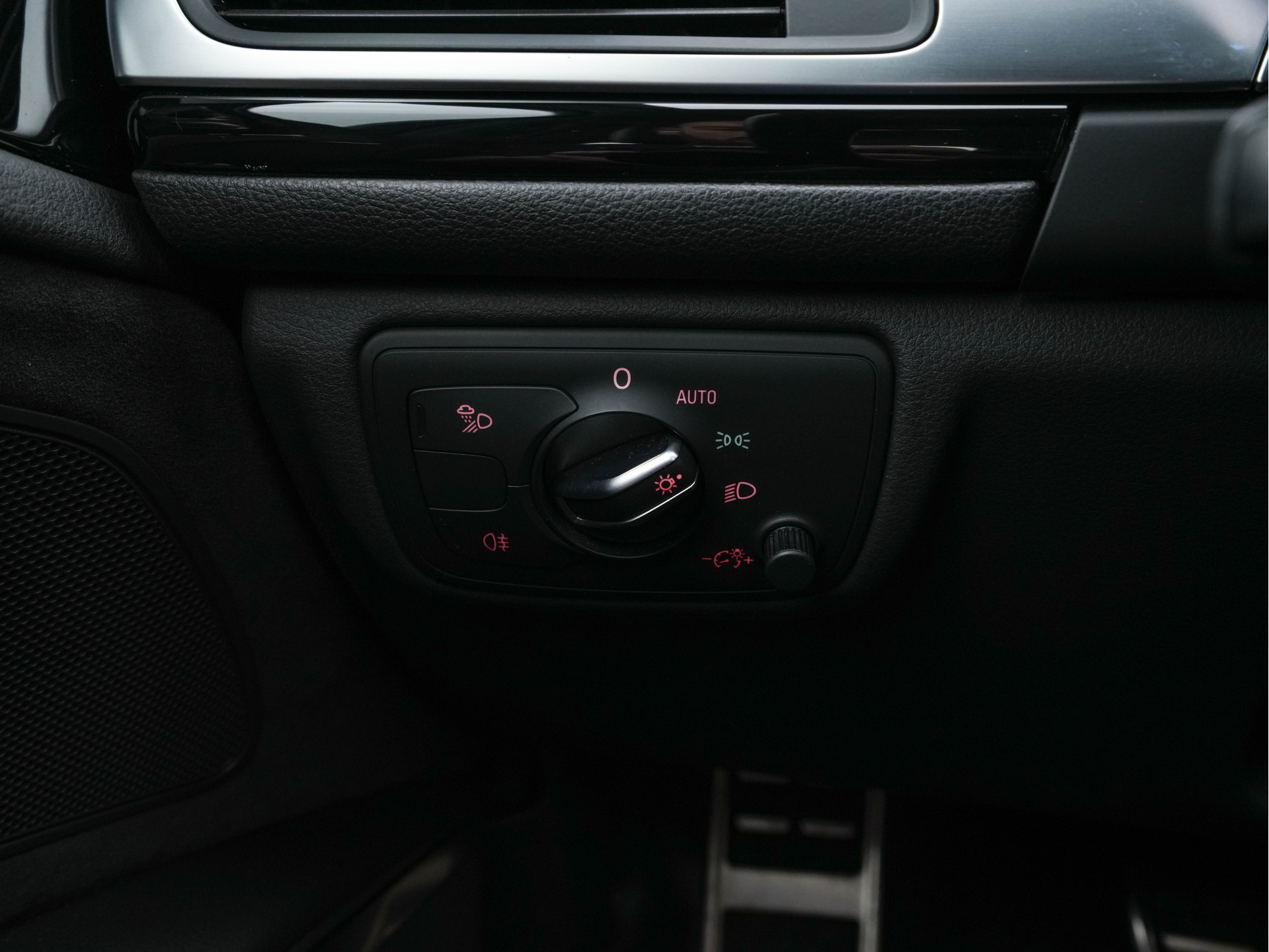 Audi A6 Avant 3.0 TDI Quattro S-Line Aut. *PANO | NAVI-FULLMAP | LEATHER-ALCANTARA | BI-XENON | BOSE-SURROUND | DAB | CAMERA | ECC | HEATED-SPORTSEATS | PDC | CRUISE | TOWBAR | KEYLESS | 20"ALU*