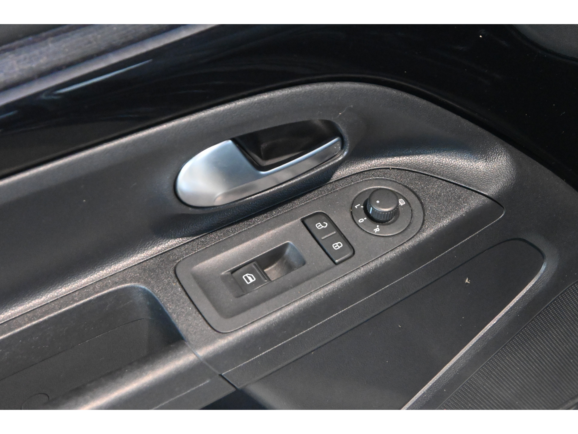 Volkswagen Up! 1.0 move up! Airco Stoelverwarming Goed Onderhouden! Inruil Mogelijk!