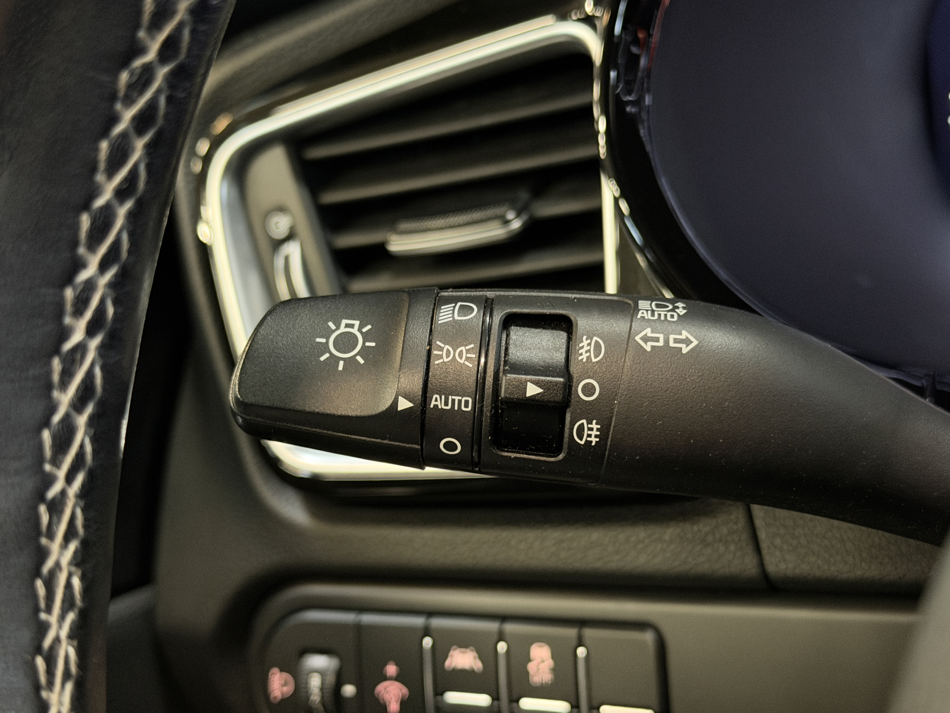 Kia Ceed Sportswagon 1.0 T-GDi GT-Line | Panoramadak | Dealer onderhouden | Camera | Afn. Trekhaak | Stoel/stuurverwarming | Carplay