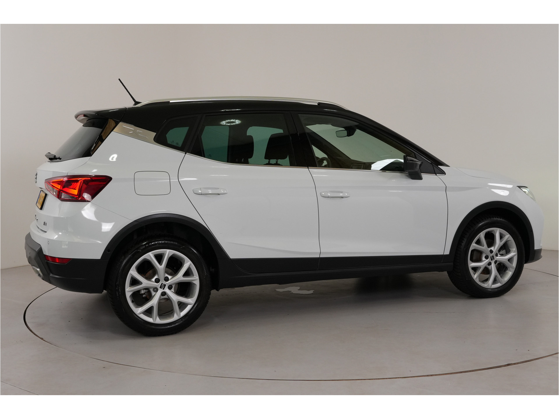 SEAT Arona 1.5 TSI EVO FR Business Intense | 150 pk | Camera | Stl. verw. | Adaptive Cruise |
