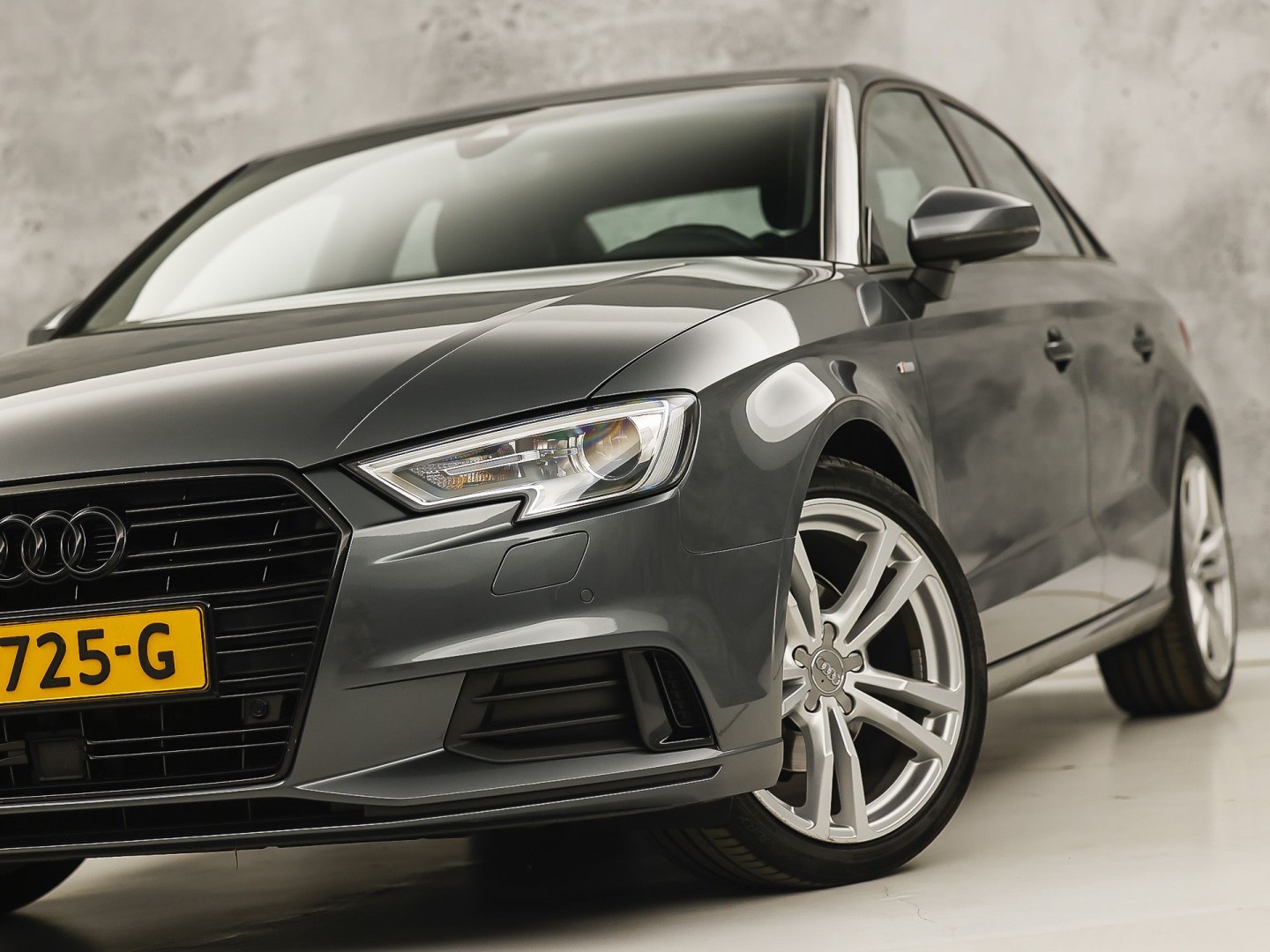 Audi A3 Limousine 1.4 TFSI S-Line Sport 150Pk (2X S-LINE, GROOT NAVI, BANG&OLUFSEN, KEYLESS, AFGEVLAKT STUUR, STOELVERWARMING, PARKEERSENSOREN, SPORTSTOELEN, LM VELGEN, NIEUWE APK)