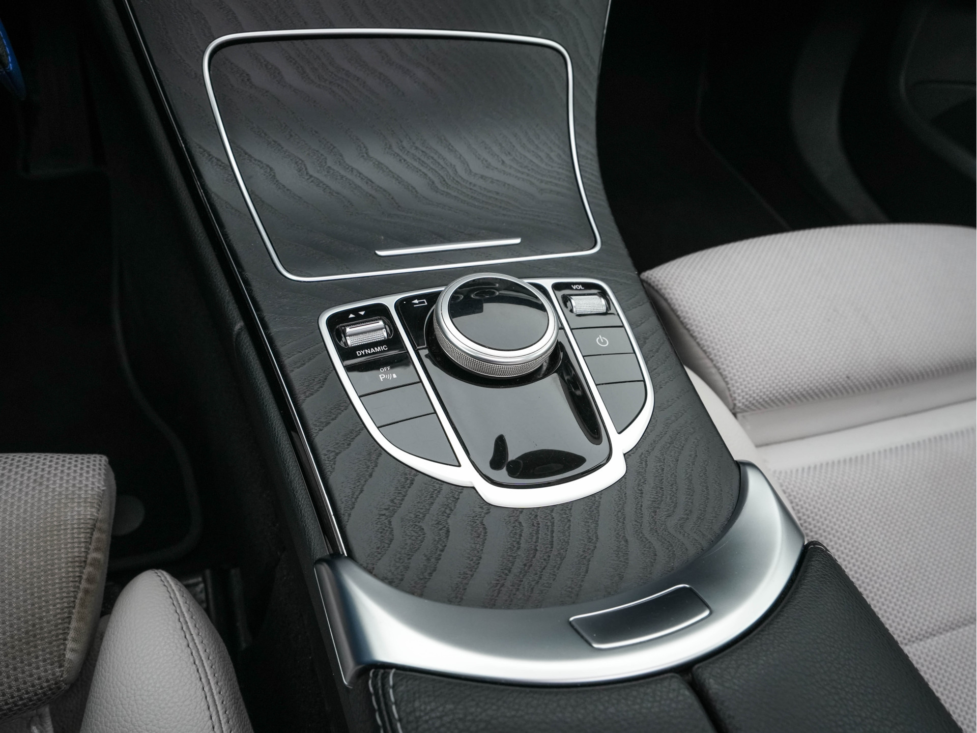 Mercedes-Benz C-klasse Estate 300 CDI HYBRID Avantgarde Lease Edition Aut. *PANO | LEATHER-MICROFIBRE | FULL-LED | NAVI-FULLMAP | SPORT-SEATS | ECC | SHIFT-PADDLES | PDC | CRUISE | TOWBAR | 17''ALU*