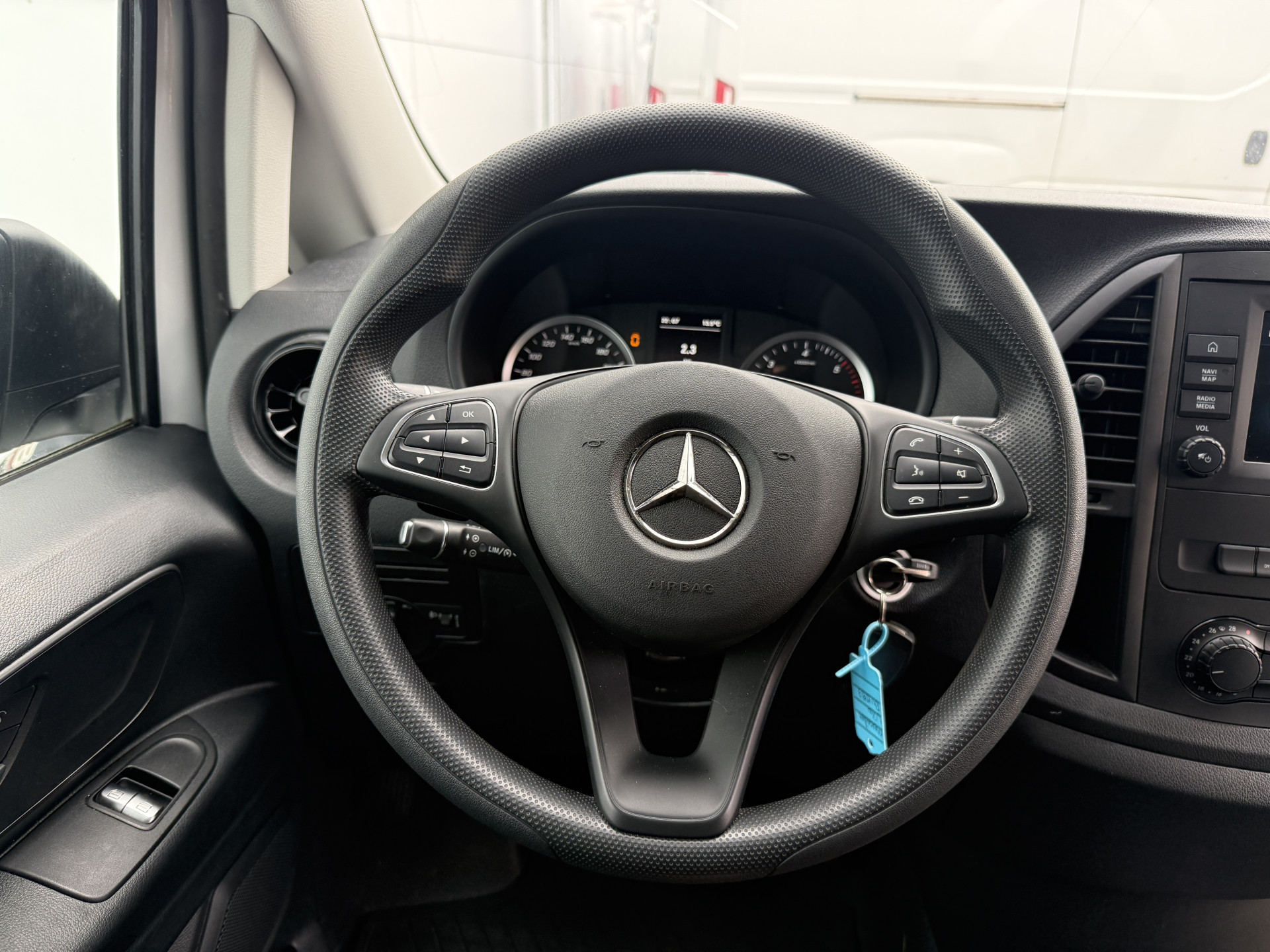 Mercedes-Benz Vito 114 1.9 CDI Automaat L2H1 Achterklep Climate Control Cruise Control Trekhaak Carplay Camera
