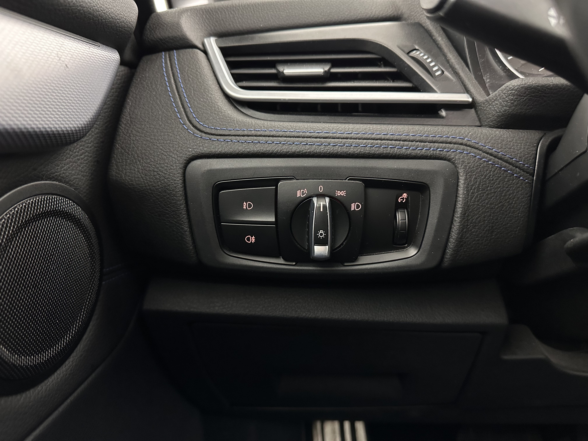 BMW 2-serie Active Tourer 225xe M-Sportpack iPerformance Centennial High Executiv (INCL-BTW) Aut. *PANO | HEAD-UP | LEATHER | FULL-LED | CAMERA | NAVI-FULLMAP | HEATED-SPORTSEATS | KEYLESS | ECC | PDC | CRUISE | 17''ALU*