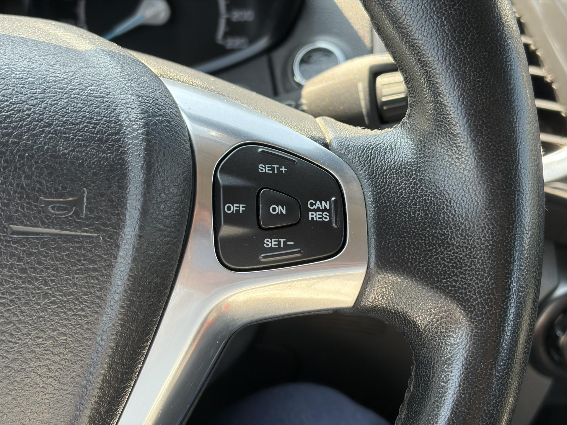 Ford EcoSport 1.0 EcoBoost Titanium Clima,Cruise,Pdc,Lm velgen,125pk,Bluetooth,N.A.P,Apk tot 09-2027
