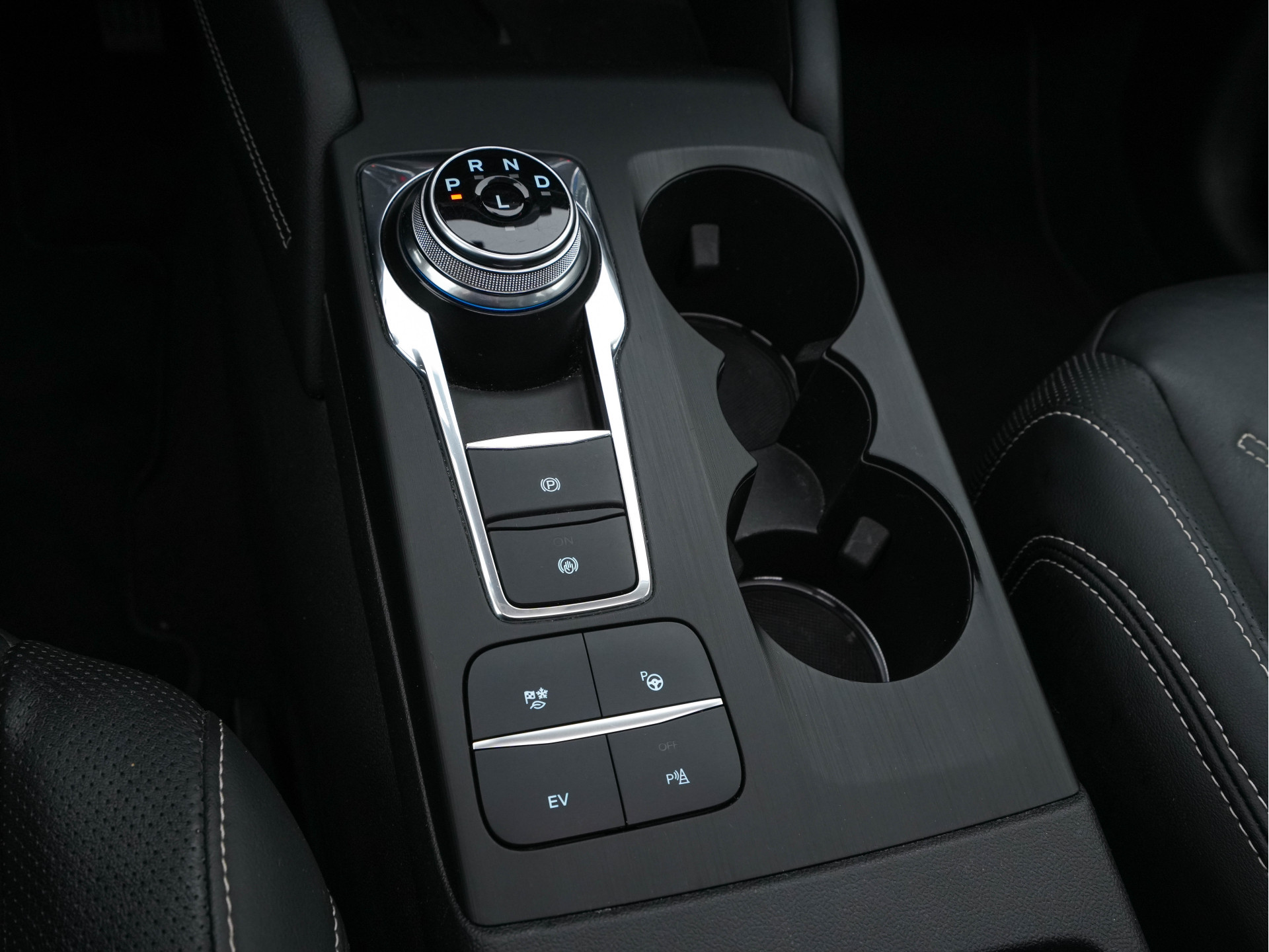 Ford Kuga 2.5 PHEV Vignale (Plug-In) (INCL-BTW) Aut. *PANO | LEATHER | DIGI-COCKPIT | FULL-LED | BANG/OLUFSEN-AUDIO |  HEAD-UP | KEYLESS | DAB | CARPLAY | NAVI-FULLMAP | MEMORY-PACK | HEATED-COMFORTSEATS | LANE-ASSIST | .