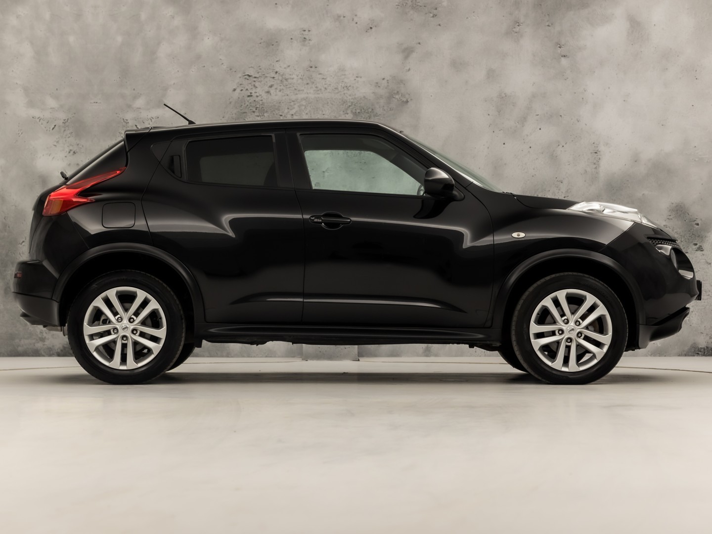 Nissan Juke 1.6 DIG-T Tekna (NAVIGATIE, CLIMATE, CAMERA, GETINT GLAS, KEYLESS, SPORTSTOELEN, LM VELGEN, CRUISE, NIEUWSTAAT)