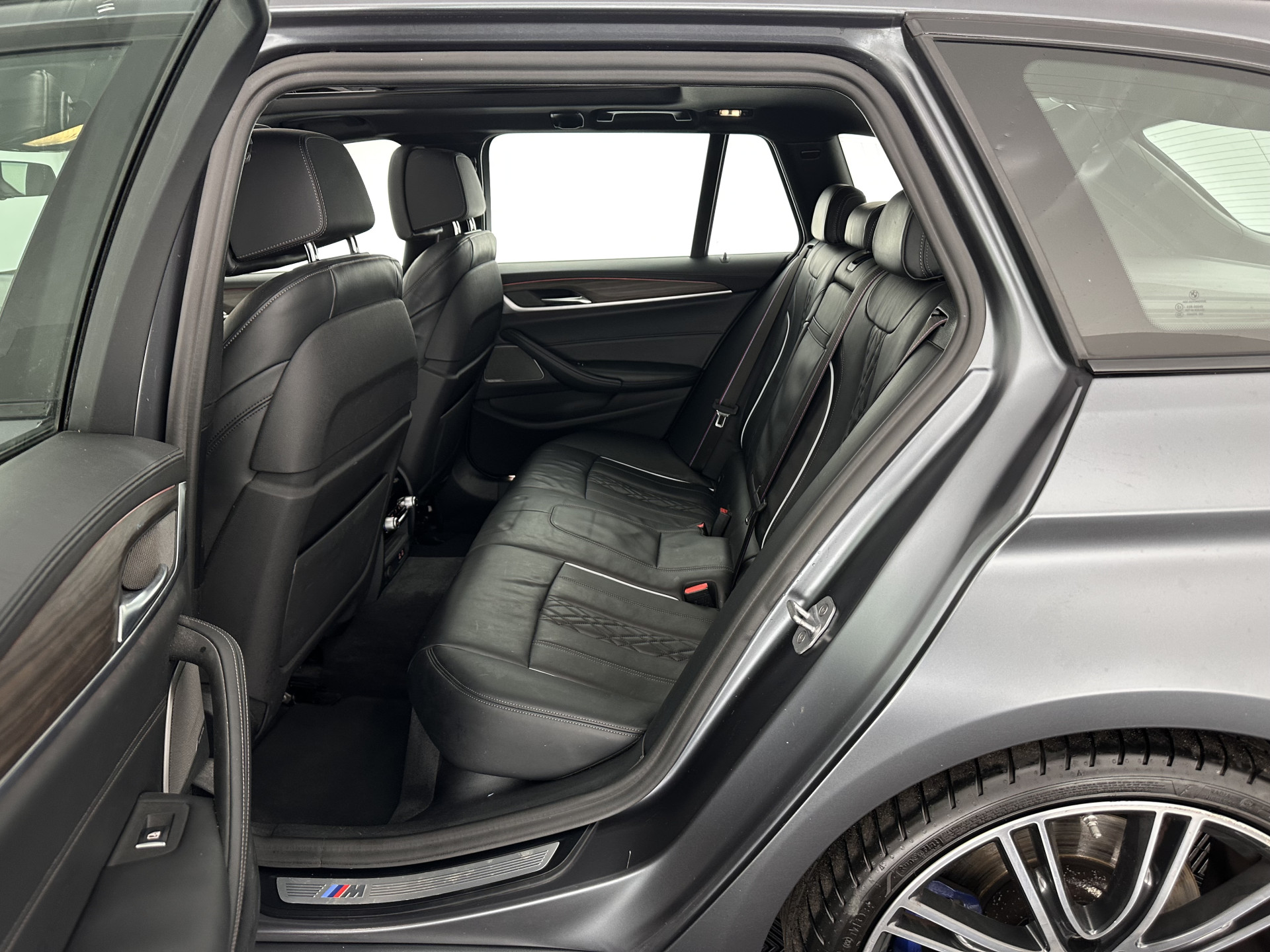 BMW 5-serie Touring 540i xDrive  M-Sportpack High Executive Aut. *PANO | LEATHER | FULL-LED | ADAPTIVE-CRUISE | DIGI-COCKPIT | MEMORY-PACK | BLINDSPOT | TOPVIEW | HARMAN/KARDON | KEYLESS | DIGI-COCKPIT | HEATED-COMFORTSEATS | AMBIENTLIGHT | HEAD-UP |