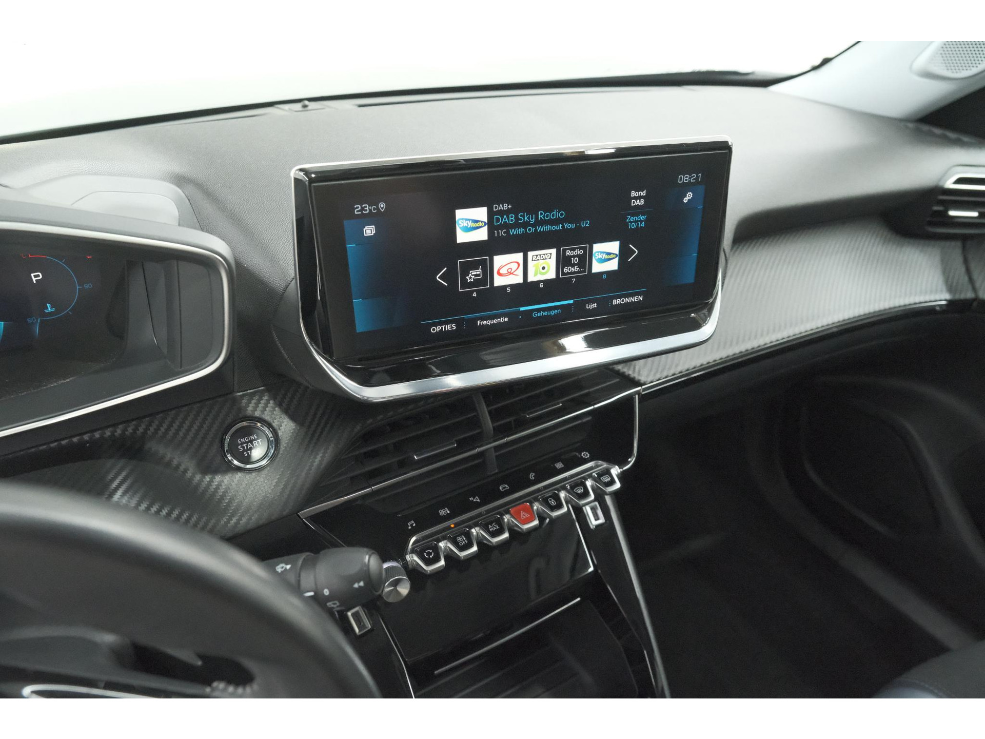 Peugeot 2008 PureTech 130 EAT8 Allure | Trekhaak Afneembaar | Camera | Navigatie | Parkeersensoren