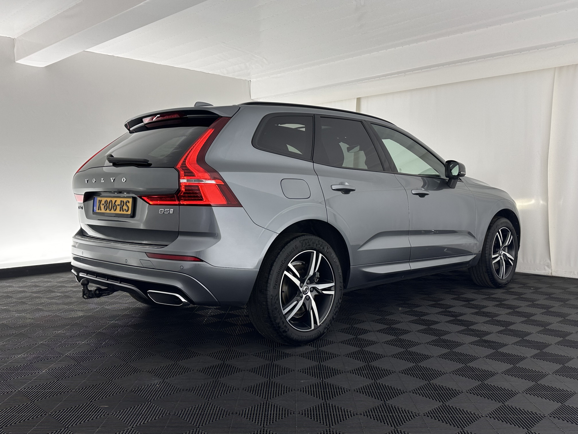 Volvo XC60 2.0 B5 Business Pro R-Design (INCL.BTW) Aut. *PANO | LUXURY-LEATHER | FULL-LEATHER | MEMORY-PACK | HEATED-SPORTSEATS | CAMERA | NAVI-FULLMAP | SHIFT-PADDLES | PRIVACY-GLASS | AIR-SUSPENSION | ECC | PDC | CRUISE | 19''ALU