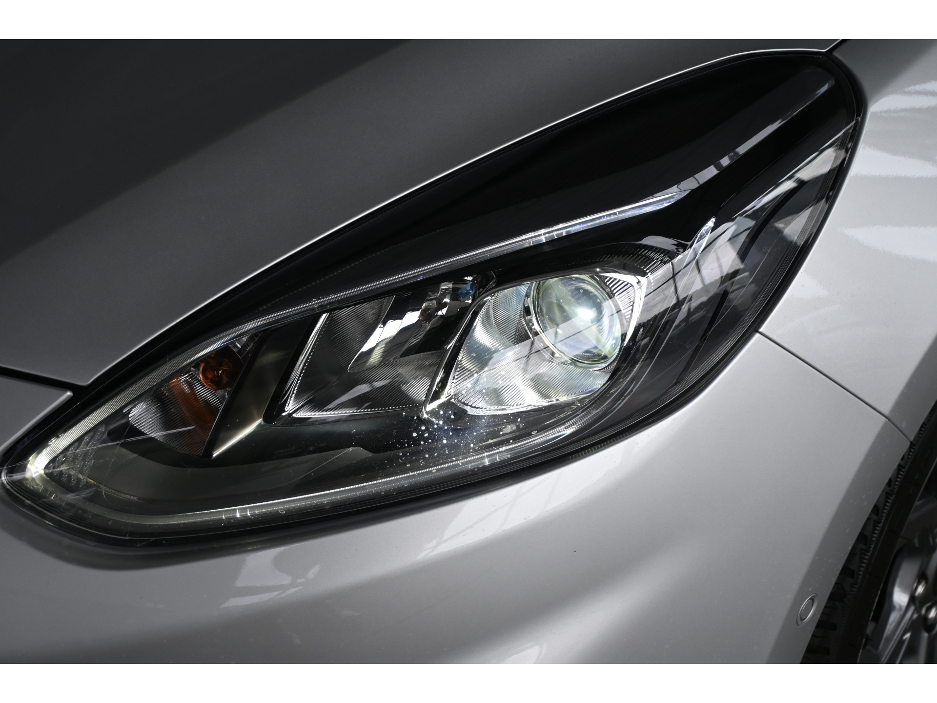 Ford Fiesta 1.0 EcoBoost Hybrid ST-Line Adaptieve Cruise Clima Camera Lane Assist Led Inruil Mogelijk!