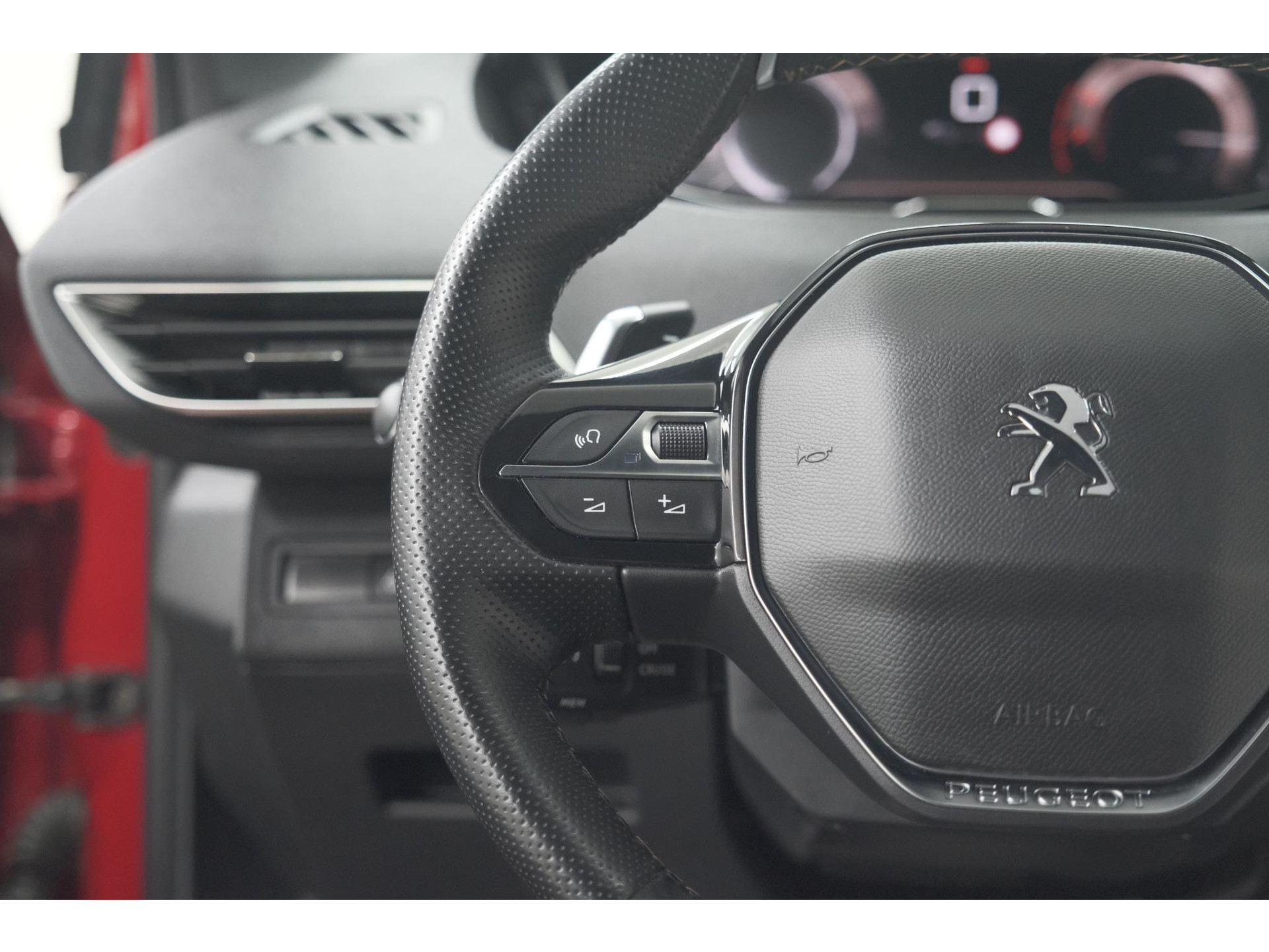 Peugeot 5008 PureTech 130 EAT8 GT Black Pack | Elektrische Kofferklep | Camera | Adaptieve Cruise Control | Dodehoekdetectie