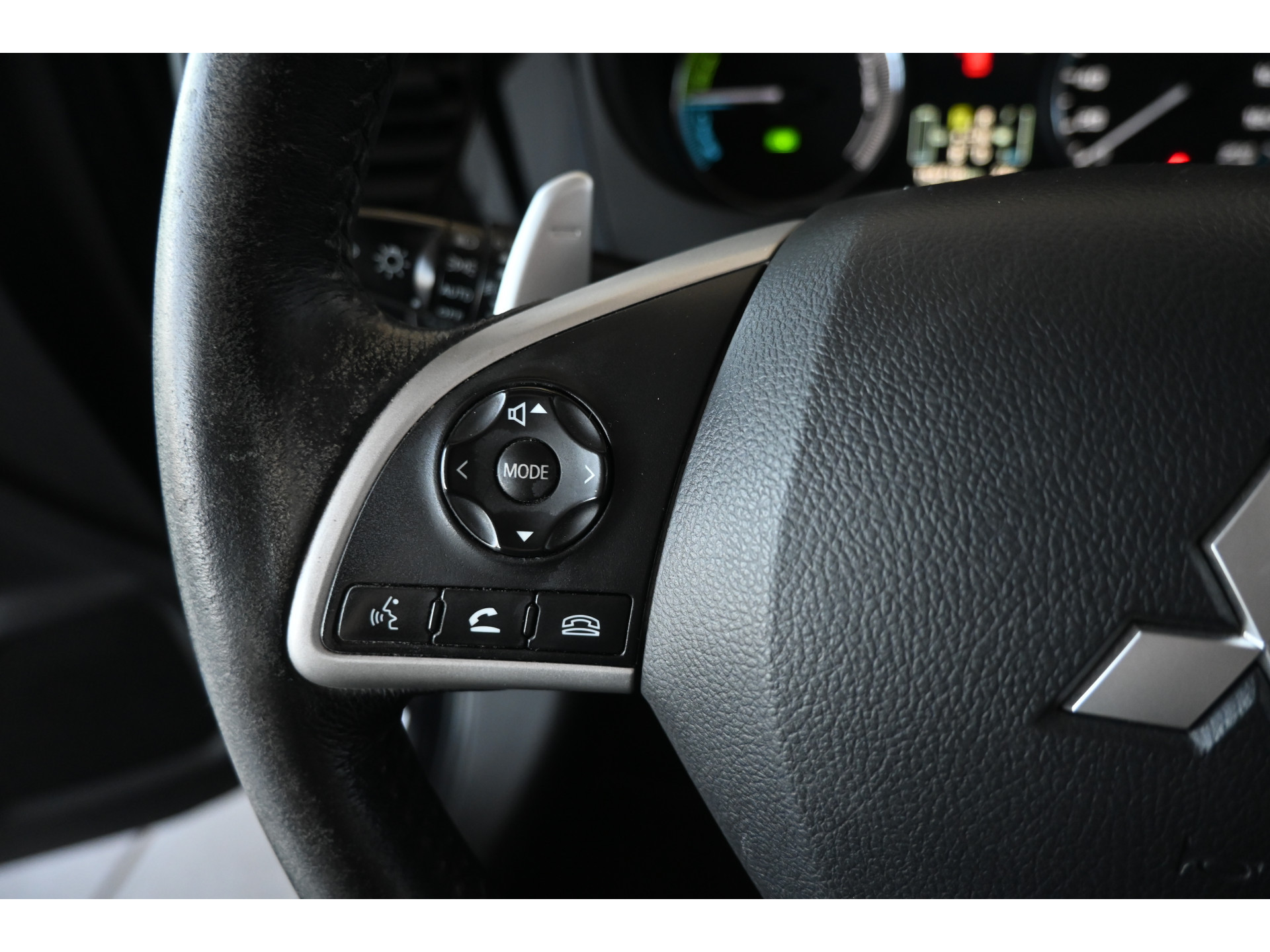 Mitsubishi Outlander 2.0 PHEV Automaat Limited Edition X-Line Navigatie Leder Trekhaak Schuifdak Rijklaarprijs! Inruil Mogelijk!