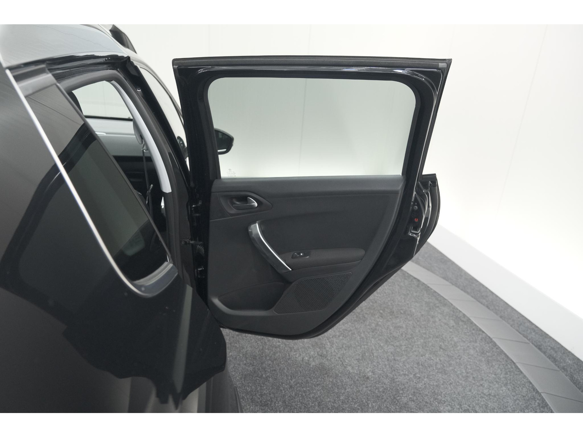 Peugeot 2008 PureTech 110 Allure | Panoramadak | Navigatie | Camera | Parkeersensoren