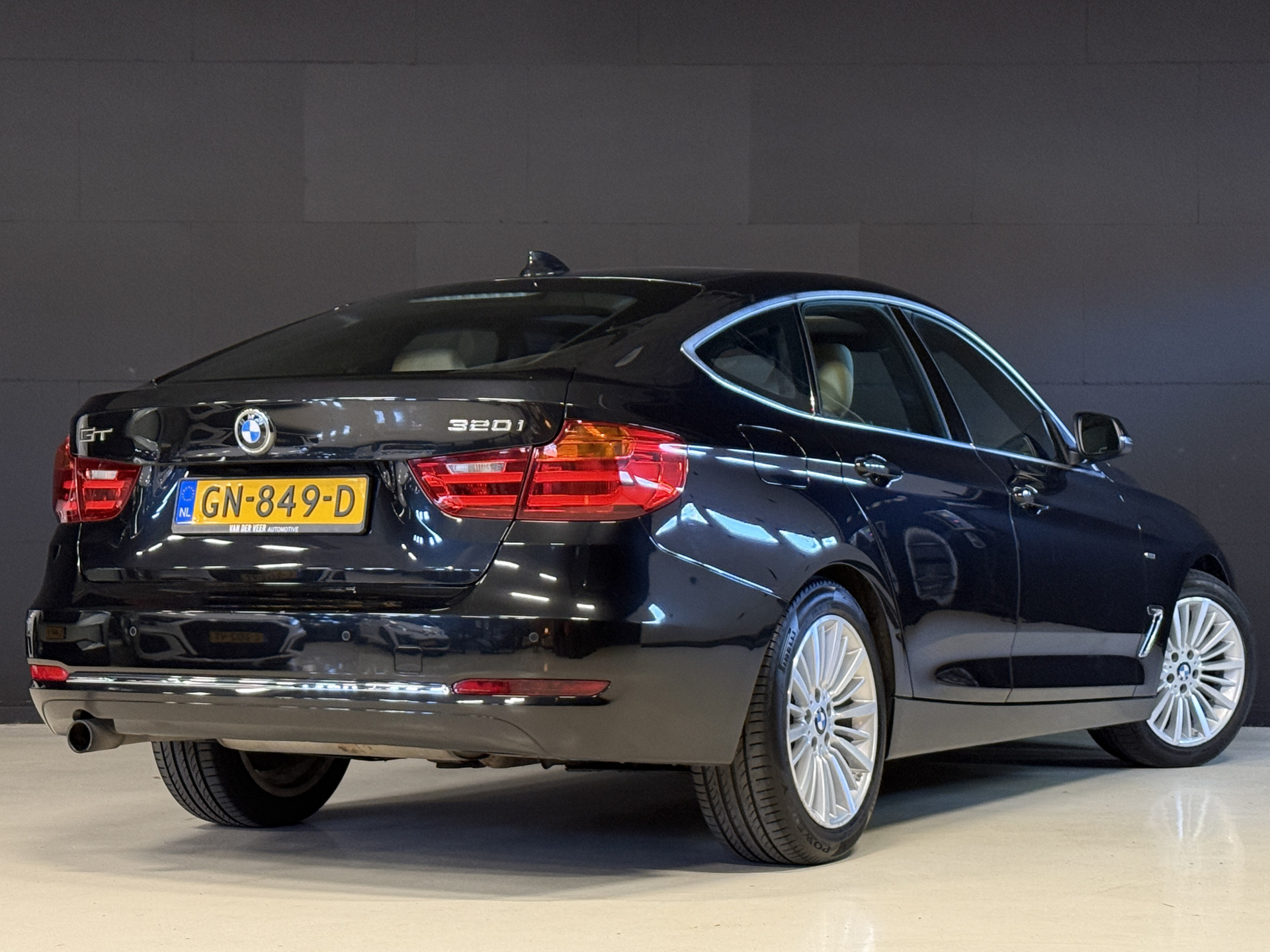 BMW 3-serie Gran Turismo 320i GT Luxury | Panoramadak | Leder | Carplay | Navi | Stoelverwarming