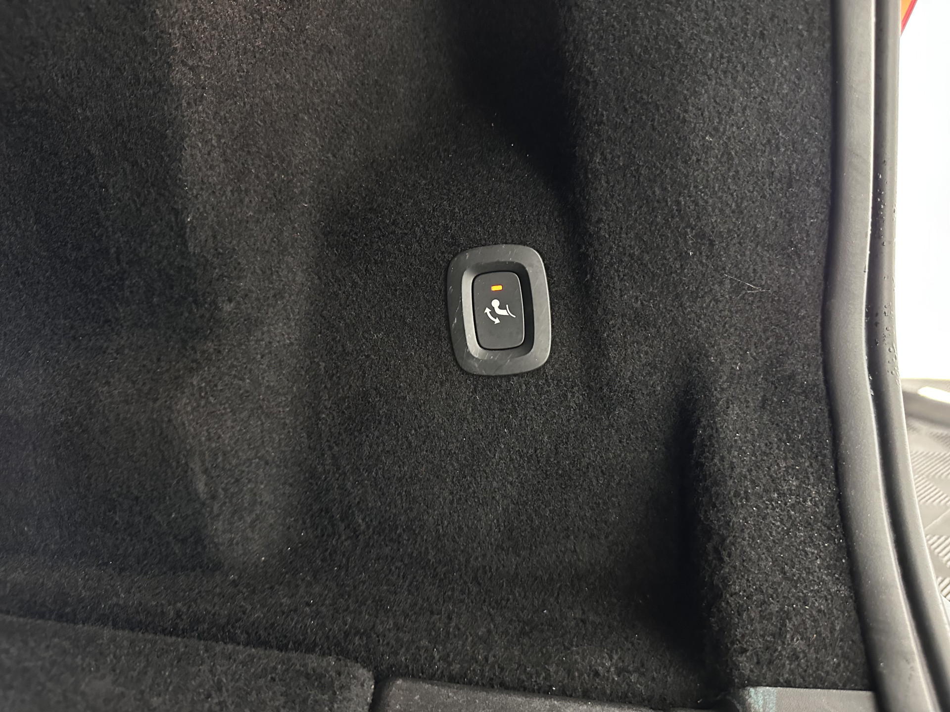 Volvo XC60 2.0 B5 Business Pro R-Design (INCL.BTW) Aut. *PANO | LUXURY-LEATHER | FULL-LEATHER | MEMORY-PACK | HEATED-SPORTSEATS | CAMERA | NAVI-FULLMAP | SHIFT-PADDLES | PRIVACY-GLASS | AIR-SUSPENSION | ECC | PDC | CRUISE | 19''ALU