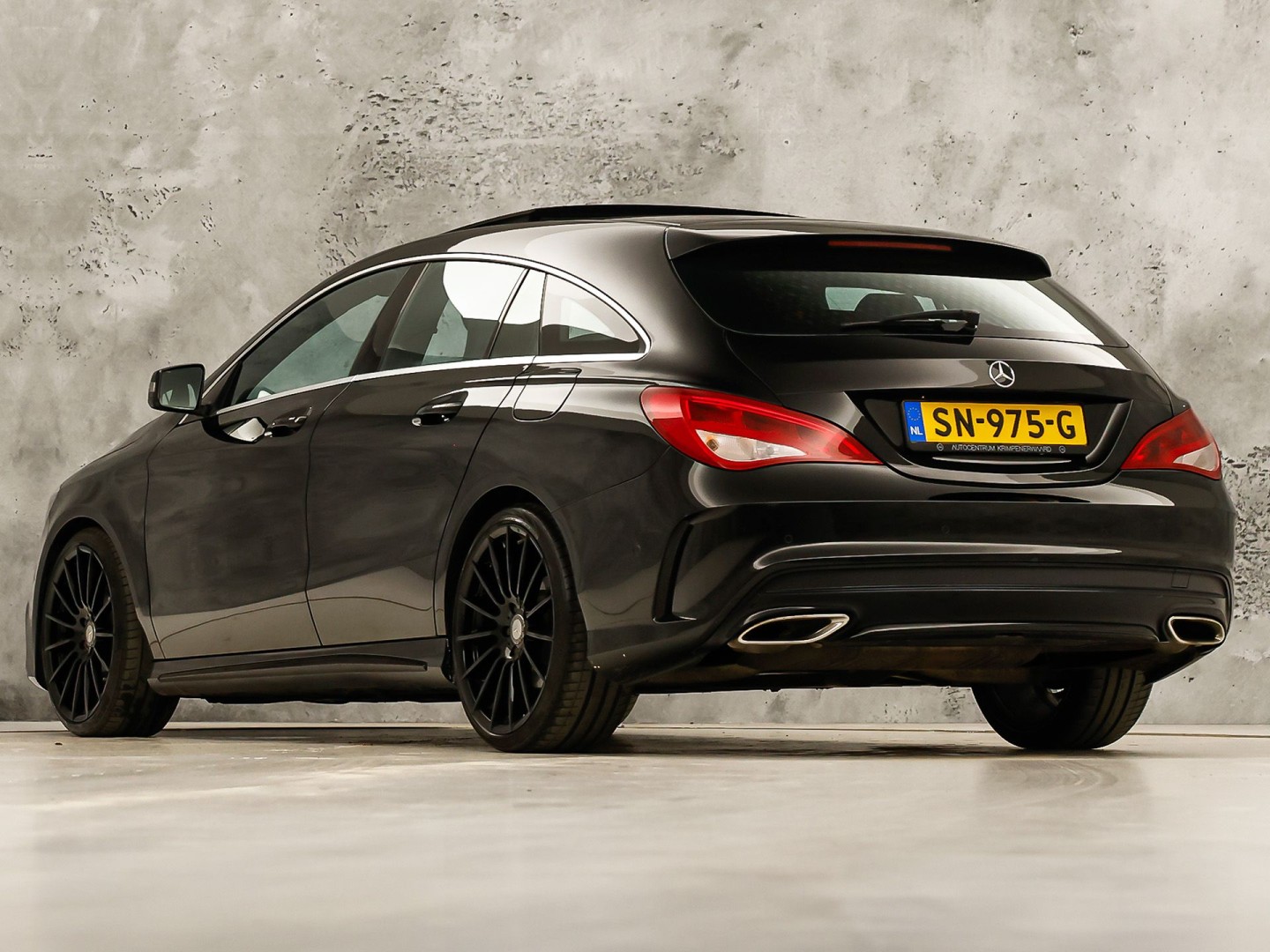 Mercedes-Benz CLA-Klasse 200 AMG Sport 156Pk Automaat (PANORAMADAK, GROOT NAVI, LEDER, STOELVERWARMING, SPORTSTOELEN, PARKEERSENSOREN, CRUISE, NIEUWSTAAT)