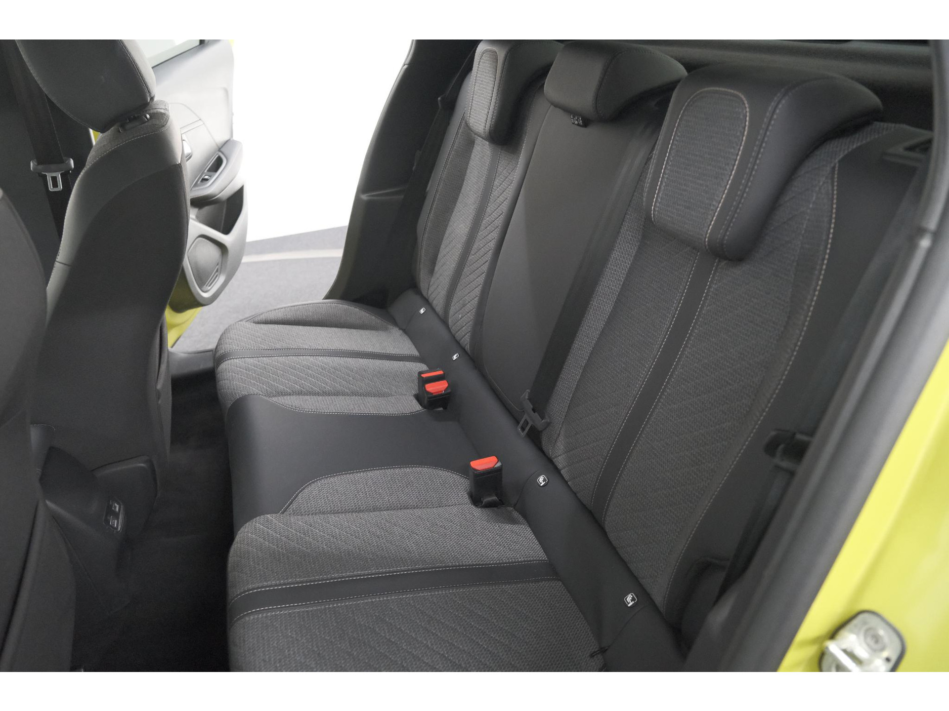 Peugeot 208 PureTech 100 Allure | Apple Carplay | Parkeersensoren | Climate Control