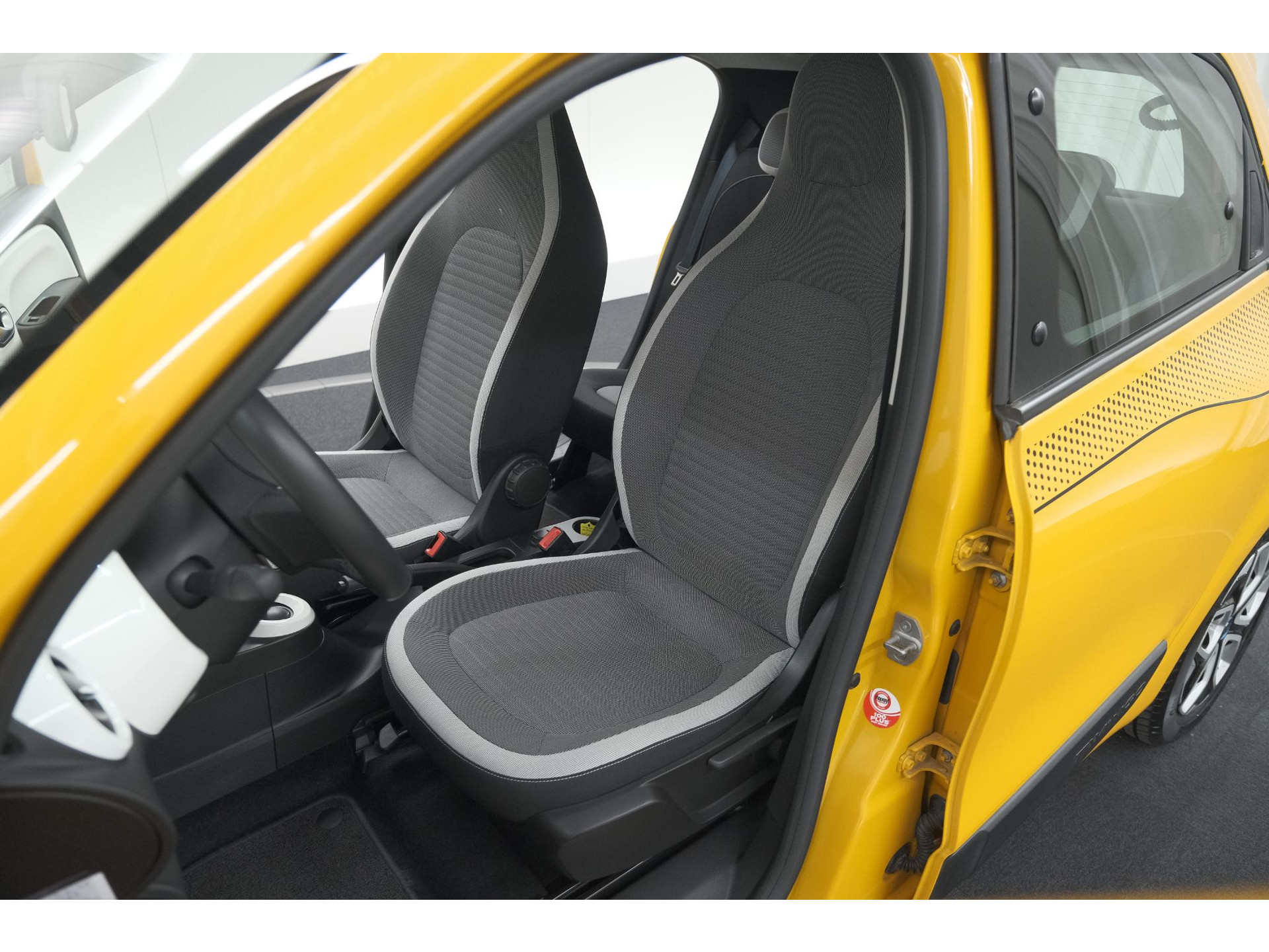 Renault Twingo Z.E. R80 Collection | Lage Kilometerstand | Apple Carplay | Climate Control