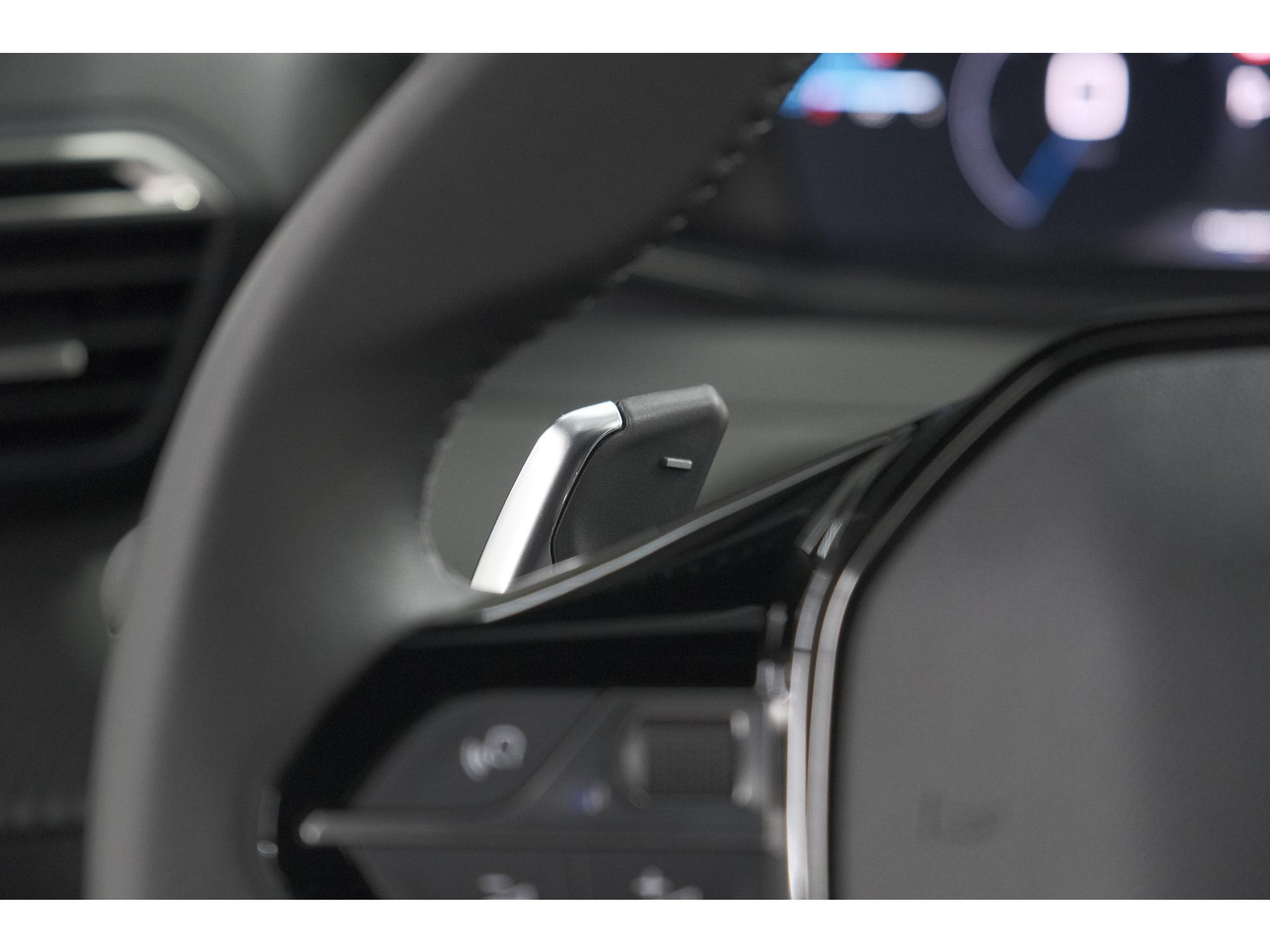 Peugeot 2008 Hybrid 145 e-DCS6 Allure | 360 Camera | Adaptieve Cruise Control | Dodehoekdetectie
