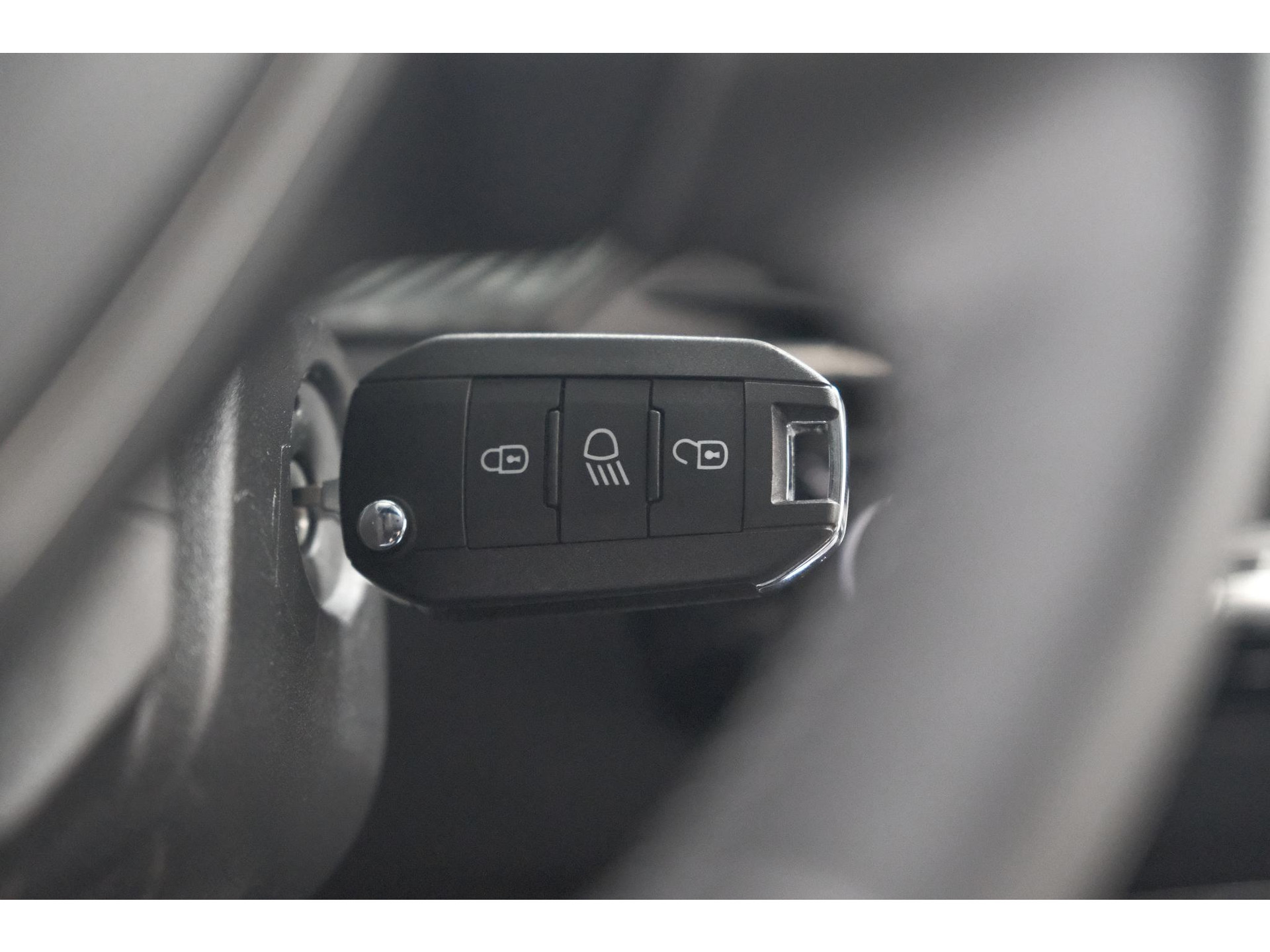 Peugeot 208 Hybrid 110 e-DCS6 Allure | Stoelverwarming | Apple Carplay | Parkeersensoren