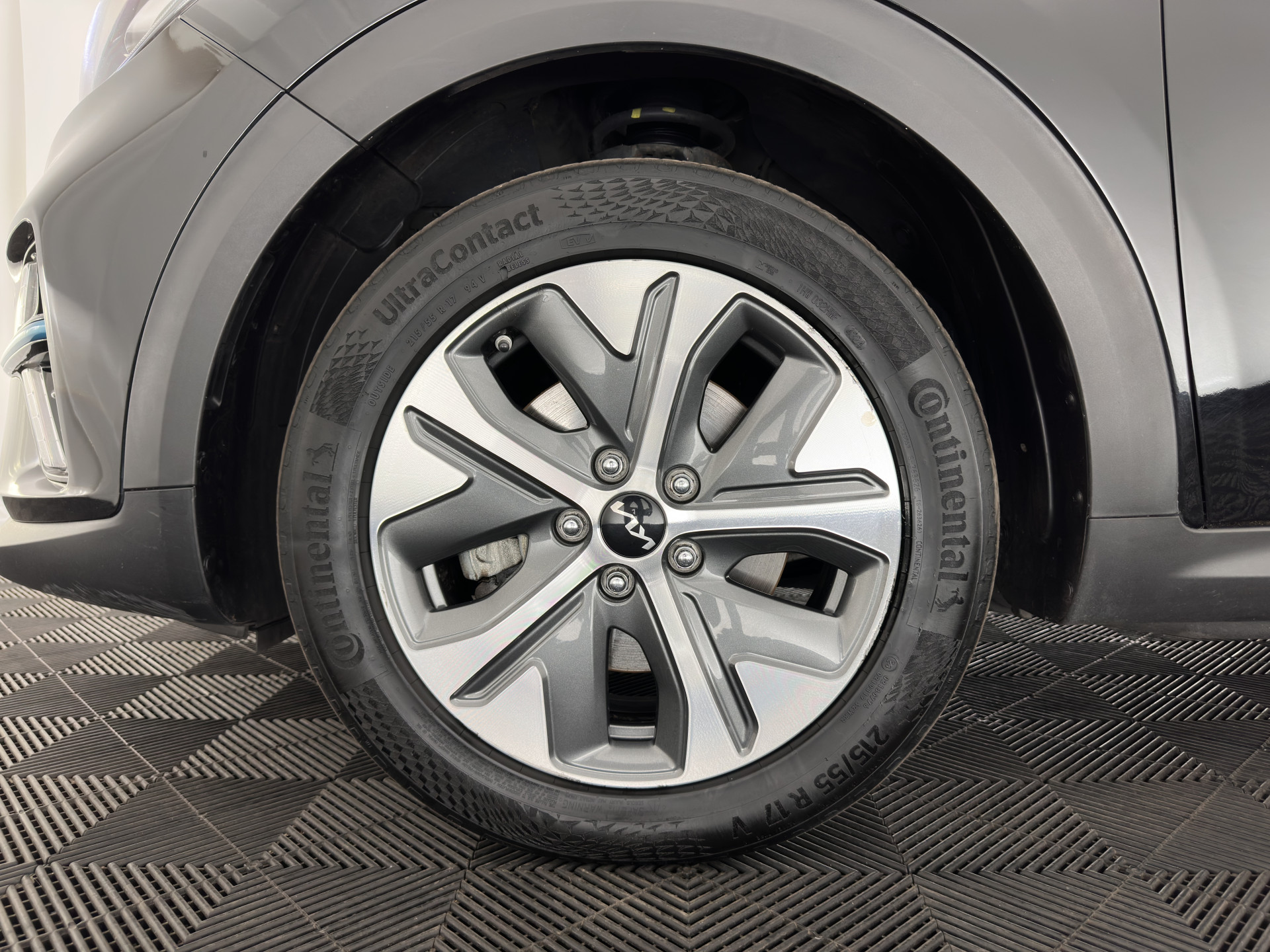 Kia e-Niro ExecutiveLine 64 kWh [ 3-Fase ] {SOH-100%} (INCL-BTW) Aut. *PANO | LEATHER | JBL-AUDIO | FULL-LED | NAVI-FULLMAP | DAB | ADAPTIVE-CRUISE | CAMERA | MEMORY-PACK | LANE-ASSIST | CCS-FASTLOADER | KEYLESS | DIGI-COCKPIT | 17"ALU*