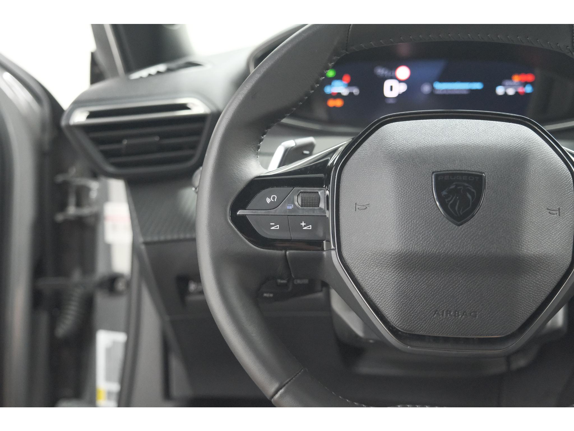 Peugeot 2008 PureTech 130 EAT8 Allure | 360 Camera | Adaptieve Cruise Control | Navigatie