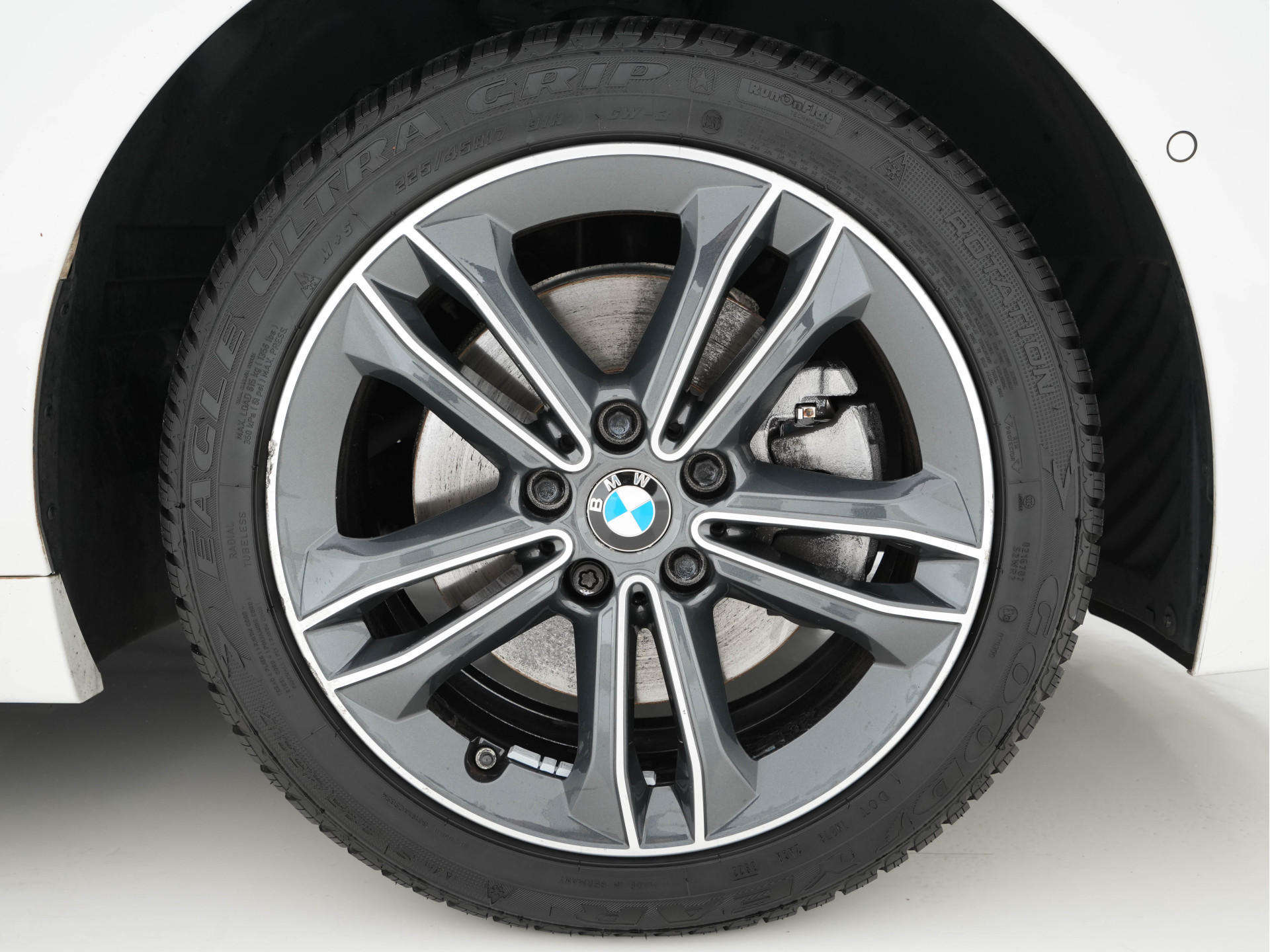 BMW 1-serie 118i High Executive Edition Sport-Line (INCL-BTW) *LEATHER | DIGI-COCKPIT | HARMAN/KARDON-AUDIO | FULL-LED | KEYLESS | NAVI-FULLMAP | DAB | CAMERA | ECC | CARPLAY | PDC | AMBIENT-LIGHT | CRUISE | SPORT-SEATS | 17"ALU*