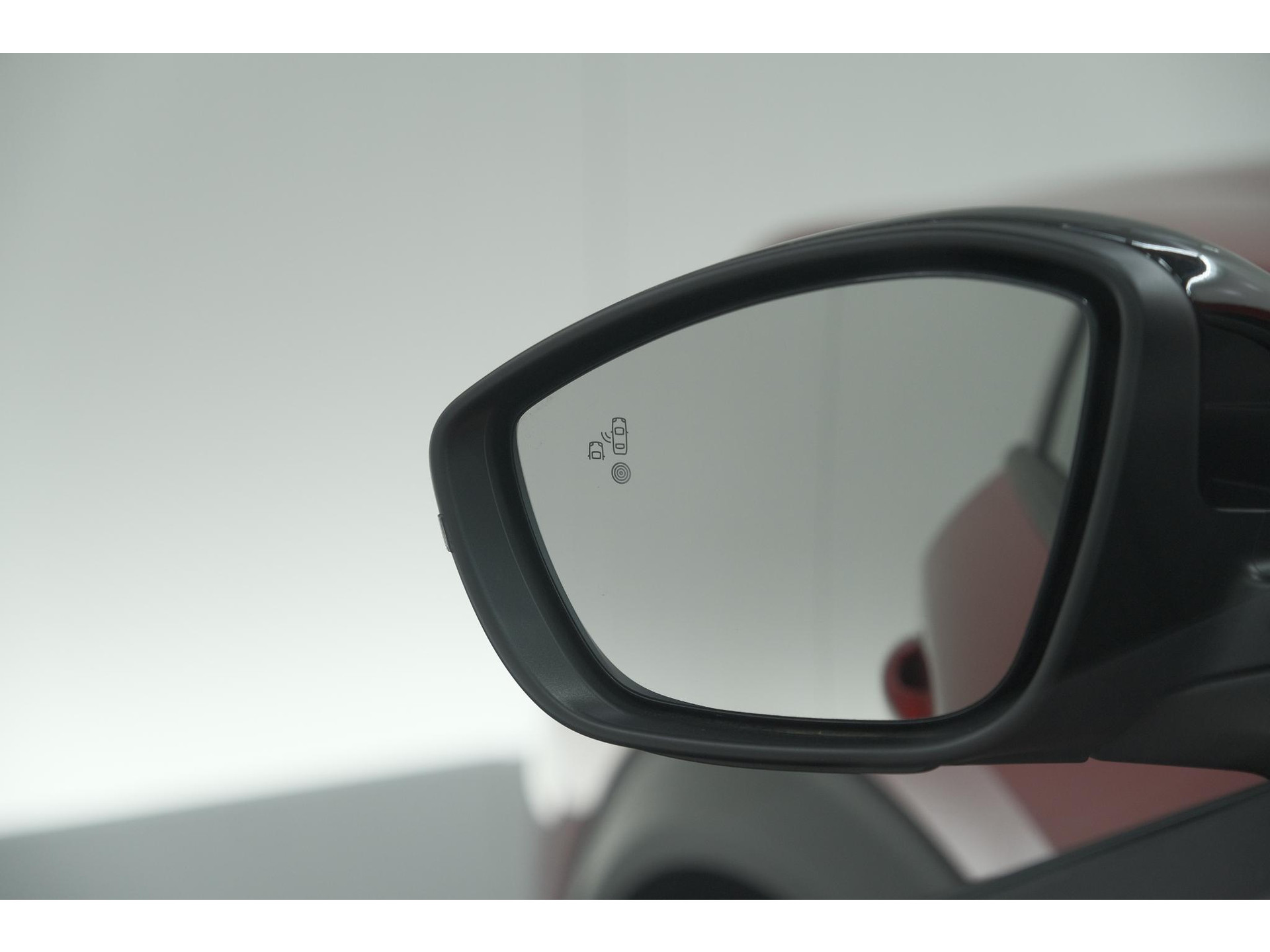 Peugeot 2008 Hybrid 145 e-DCS Allure | 360 Camera | Adaptieve Cruise Control | Navigatie | Dodehoekdetectie